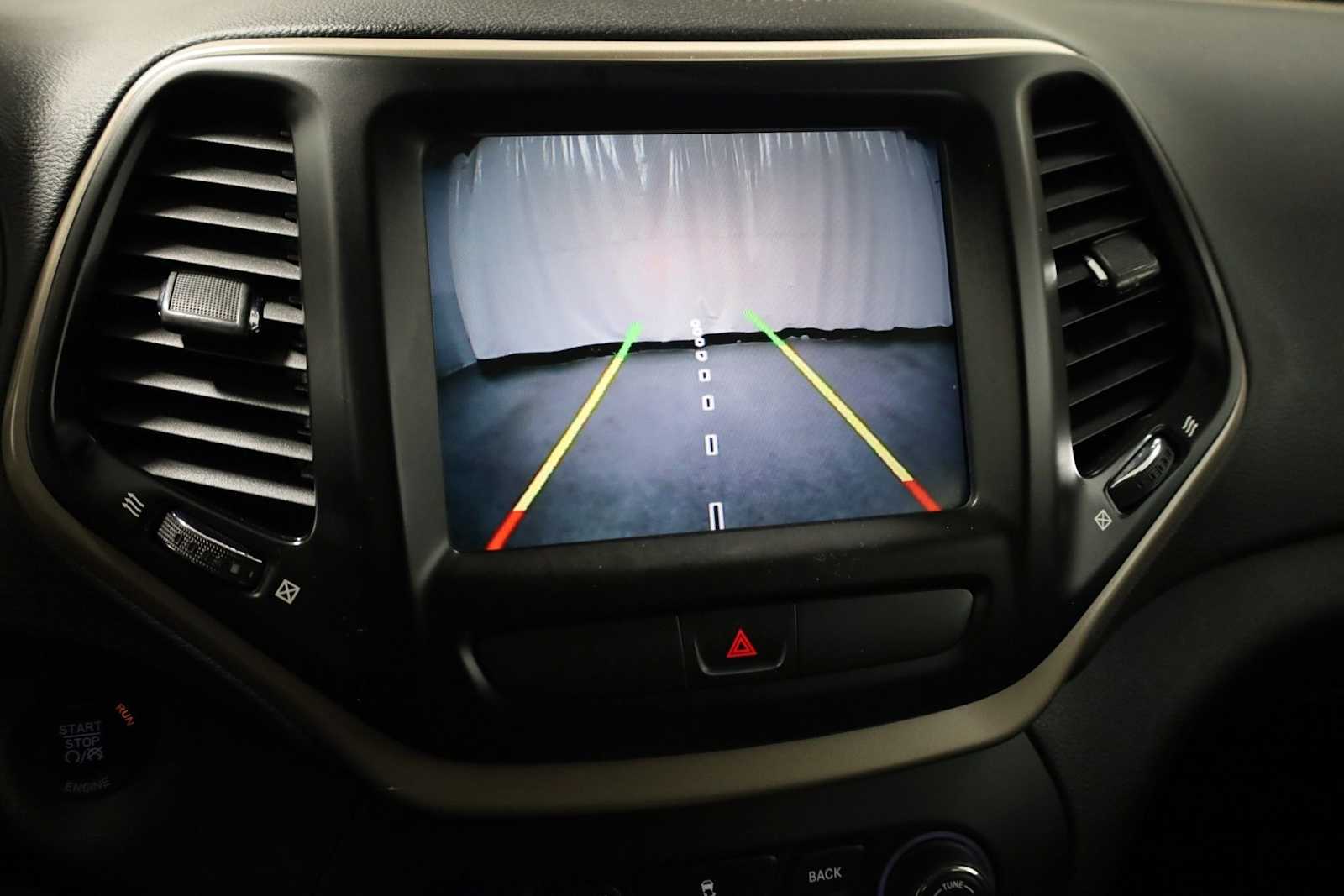 Thumbnail: 2016 Jeep Cherokee - 31