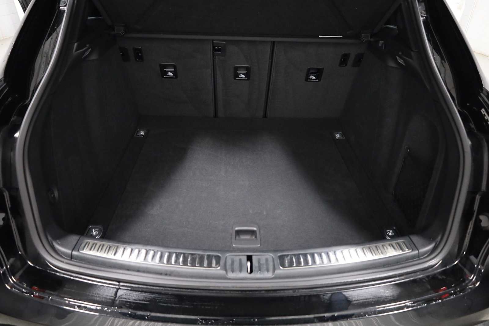 Thumbnail: 2025 Porsche Macan - 41