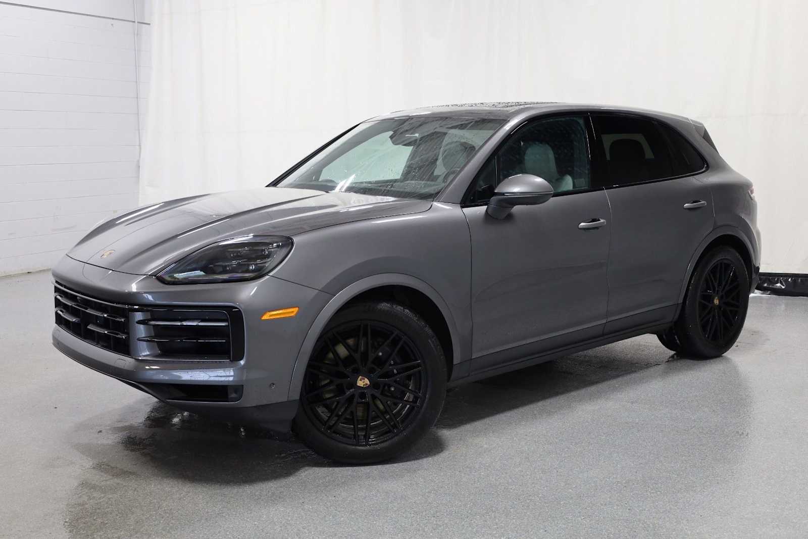 Thumbnail: 2025 Porsche Cayenne - 1
