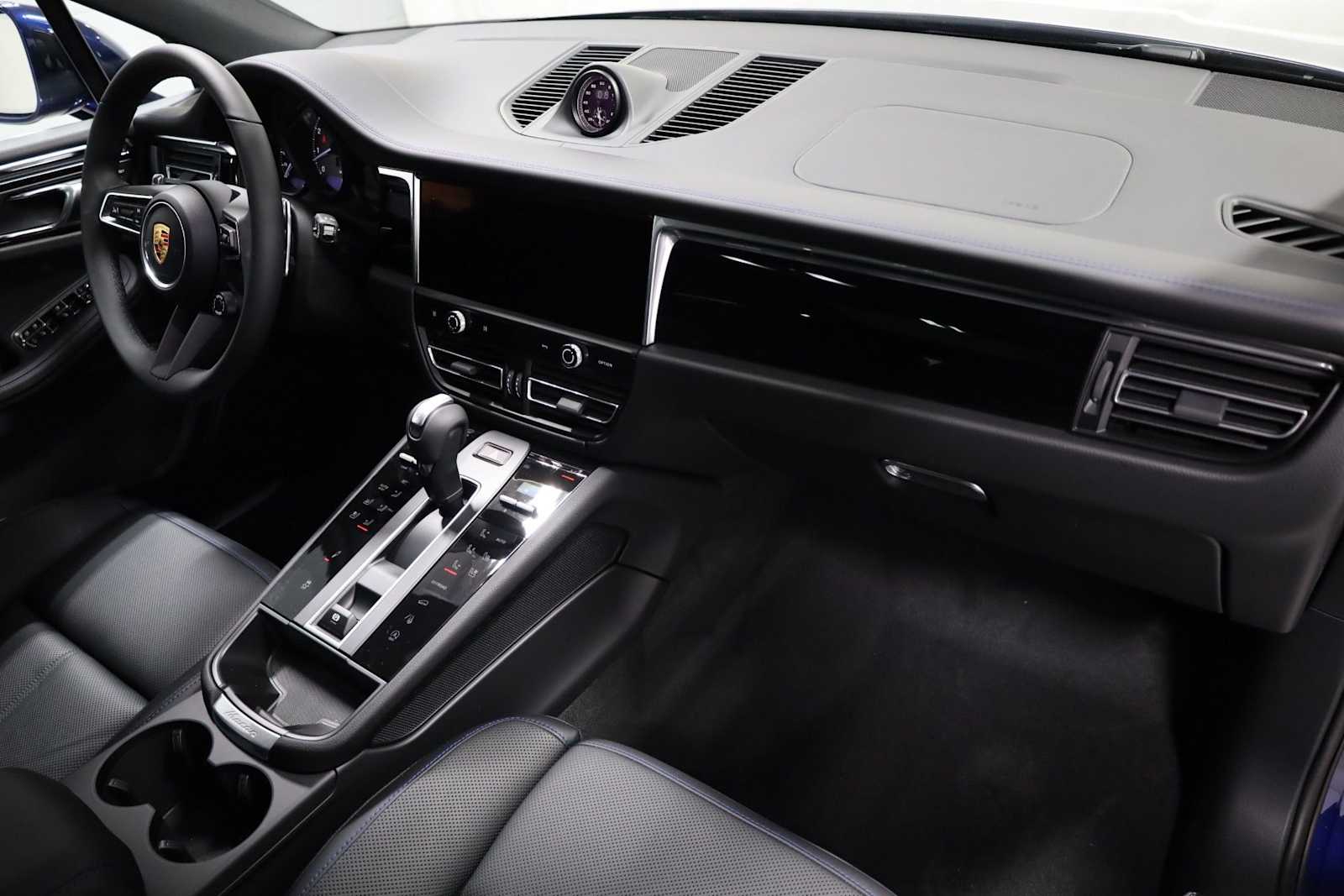 Thumbnail: 2026 Porsche Macan - 6