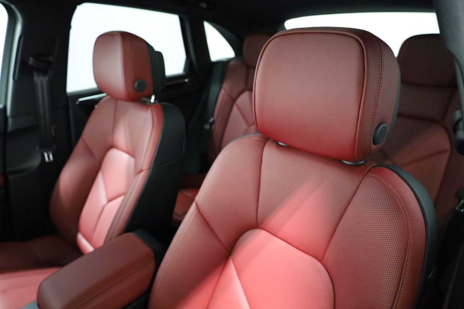 Thumbnail: 2026 Porsche Macan - 19