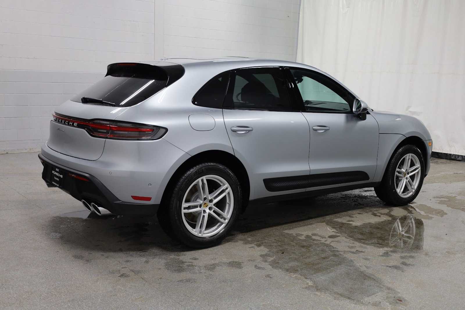 Thumbnail: 2026 Porsche Macan - 9