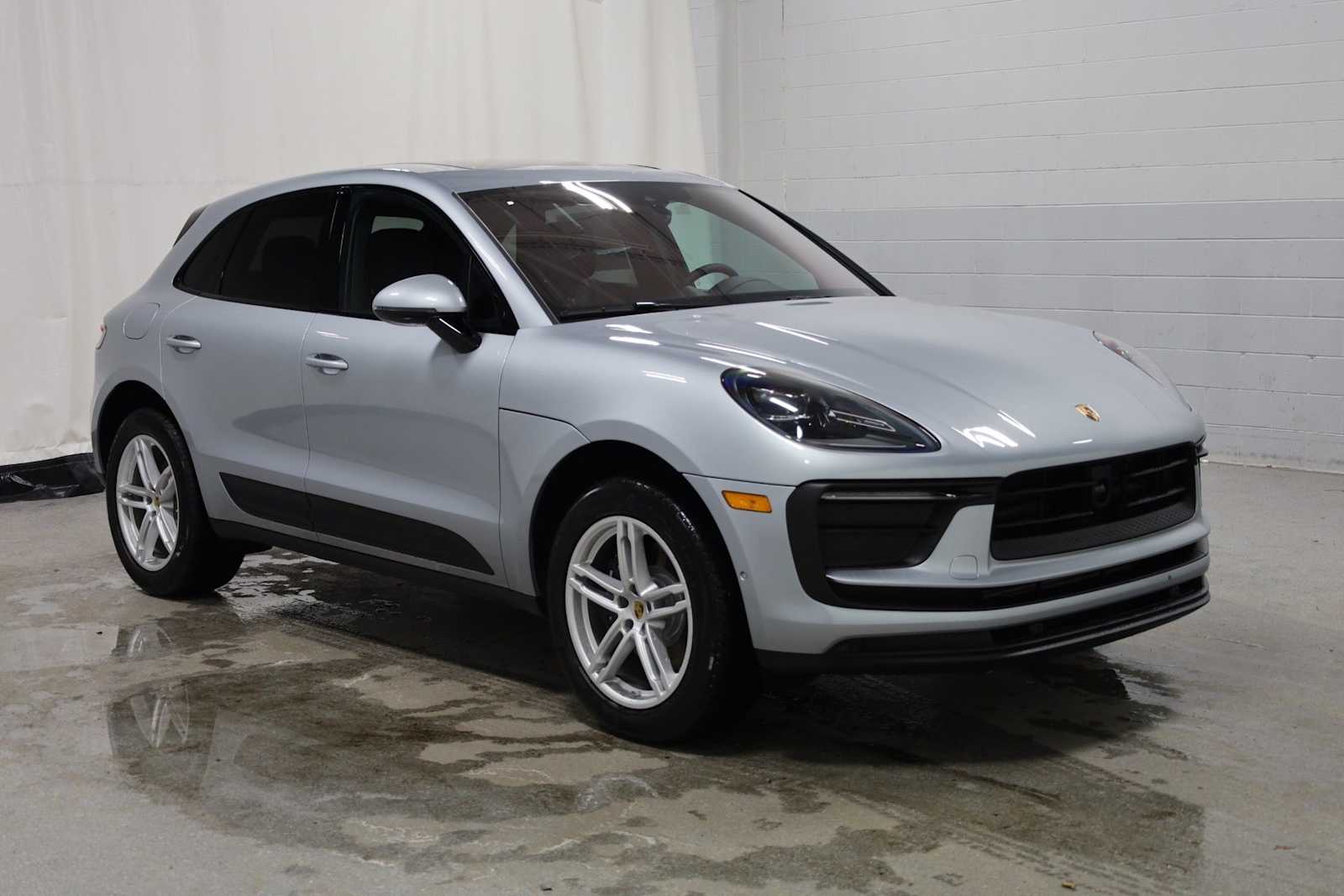 Thumbnail: 2026 Porsche Macan - 13