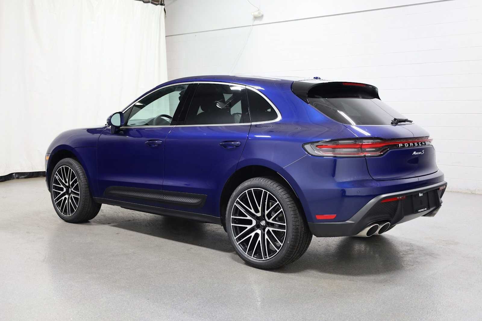 Thumbnail: 2026 Porsche Macan - 3