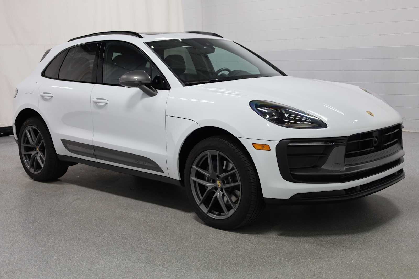 Thumbnail: 2025 Porsche Macan - 13