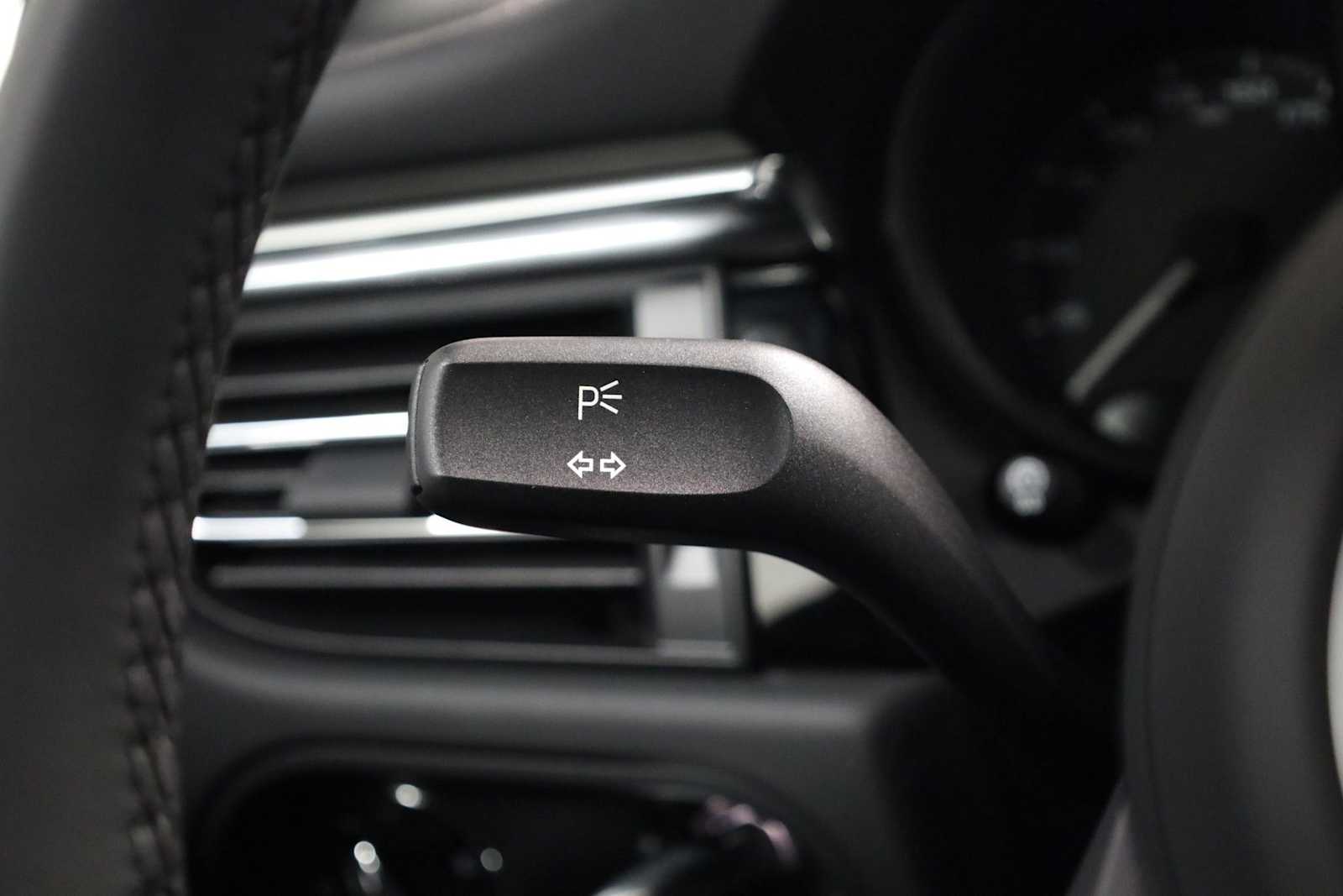 Thumbnail: 2026 Porsche Macan - 31