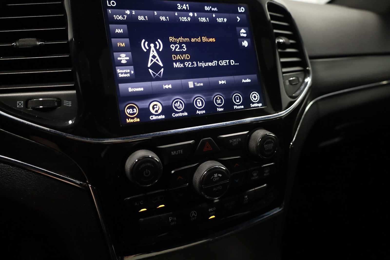 Thumbnail: 2021 Jeep Grand Cherokee - 28