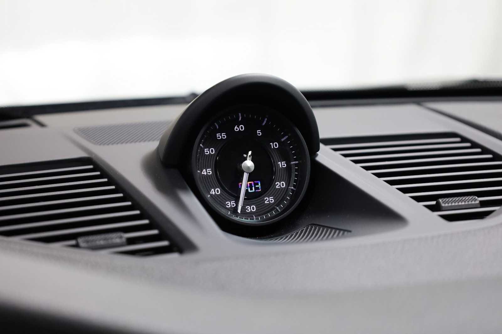 Thumbnail: 2025 Porsche 911 - 18