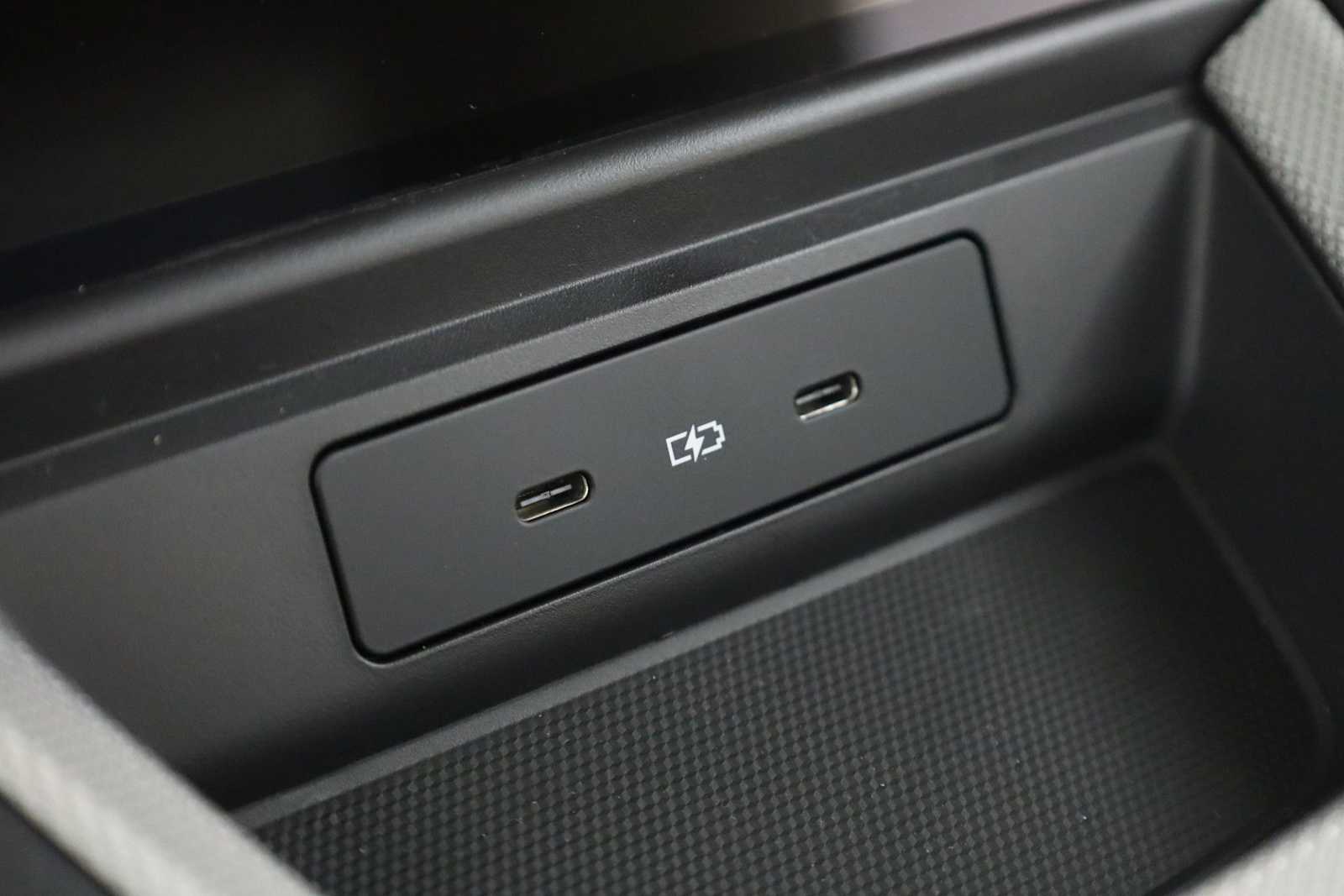 Thumbnail: 2026 Porsche Panamera - 35