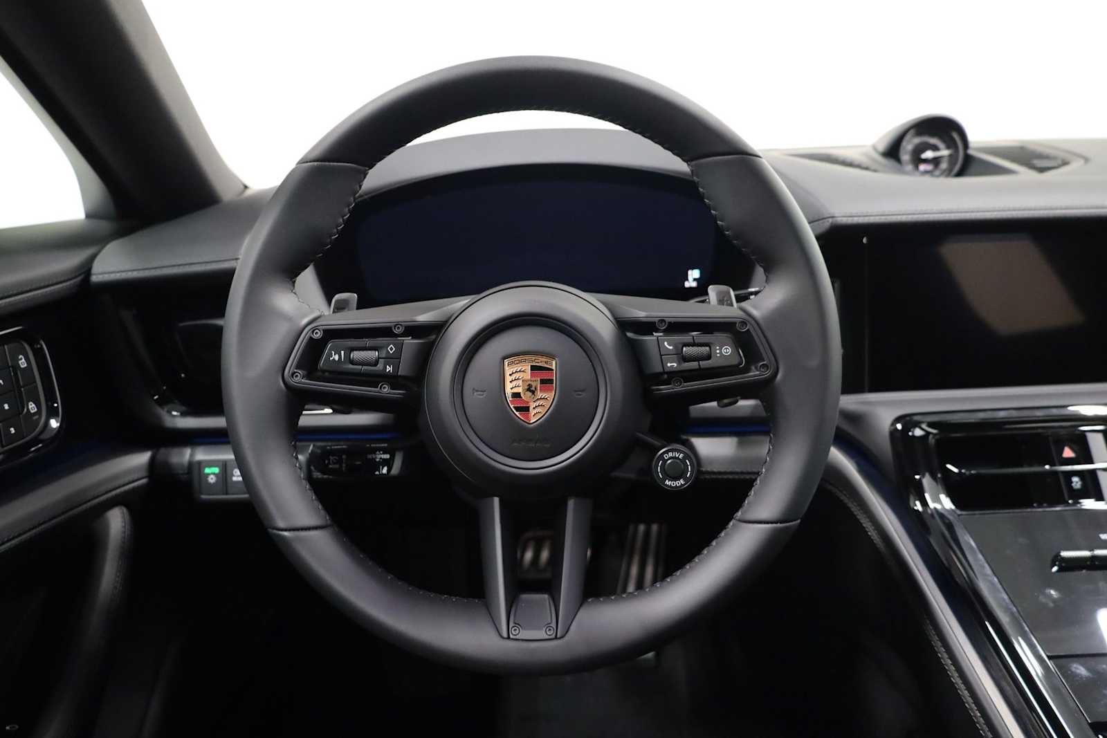 Thumbnail: 2026 Porsche Panamera - 25