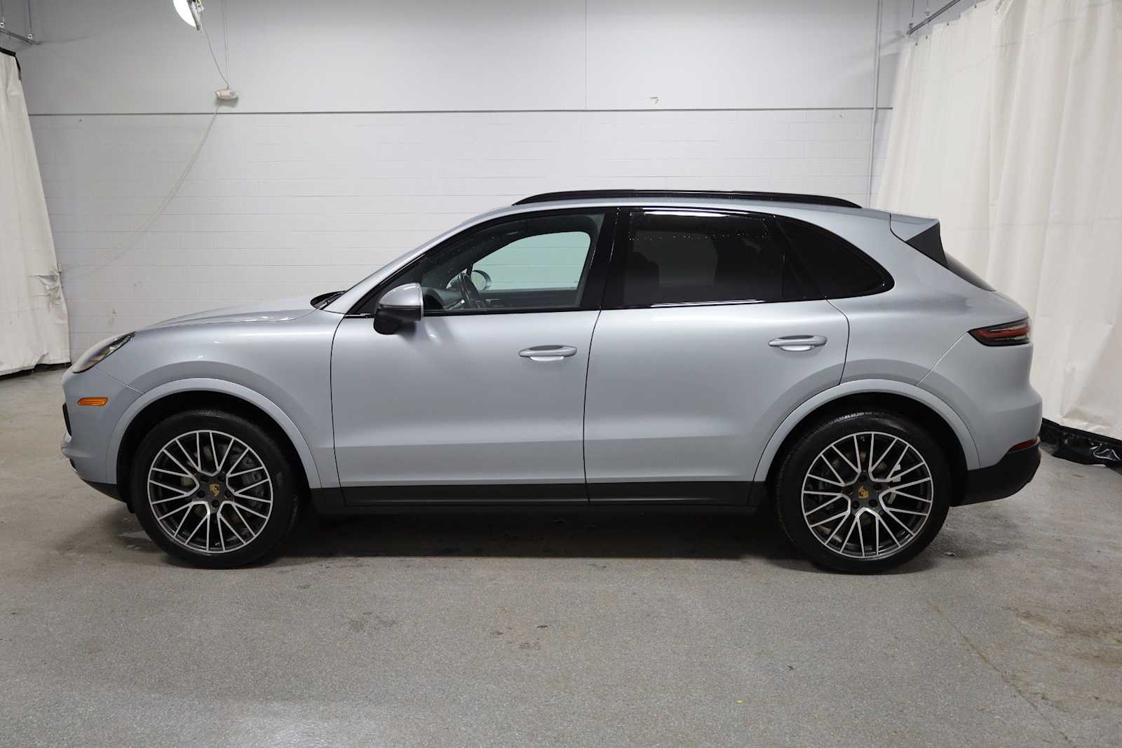 Thumbnail: 2021 Porsche Cayenne - 2