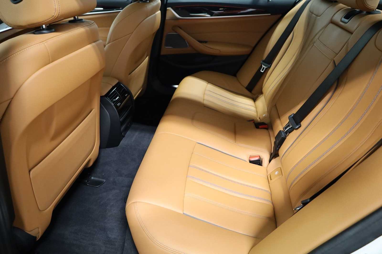 Thumbnail: 2022 BMW 5 Series - 34