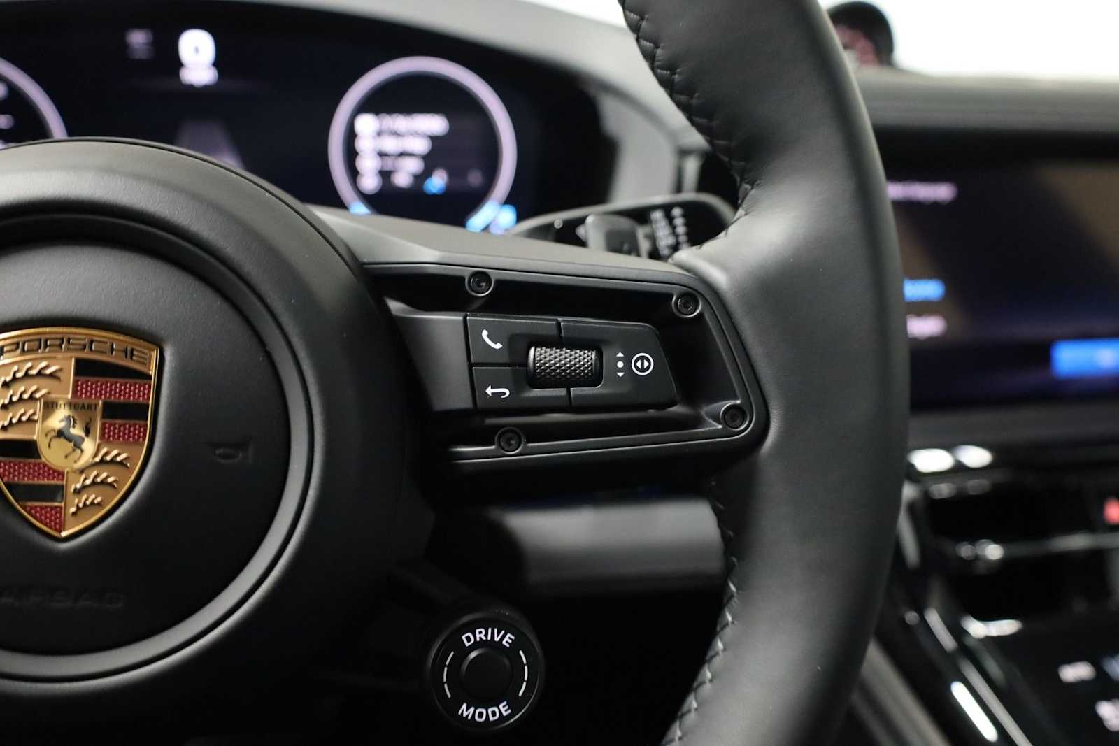 Thumbnail: 2026 Porsche Panamera - 28