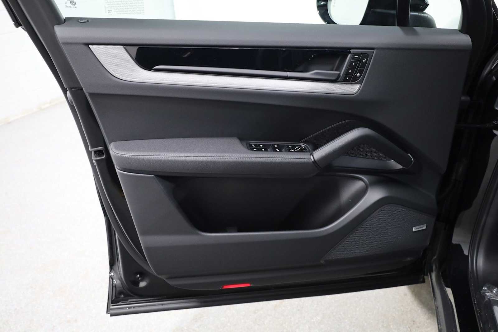 Thumbnail: 2026 Porsche Cayenne - 16