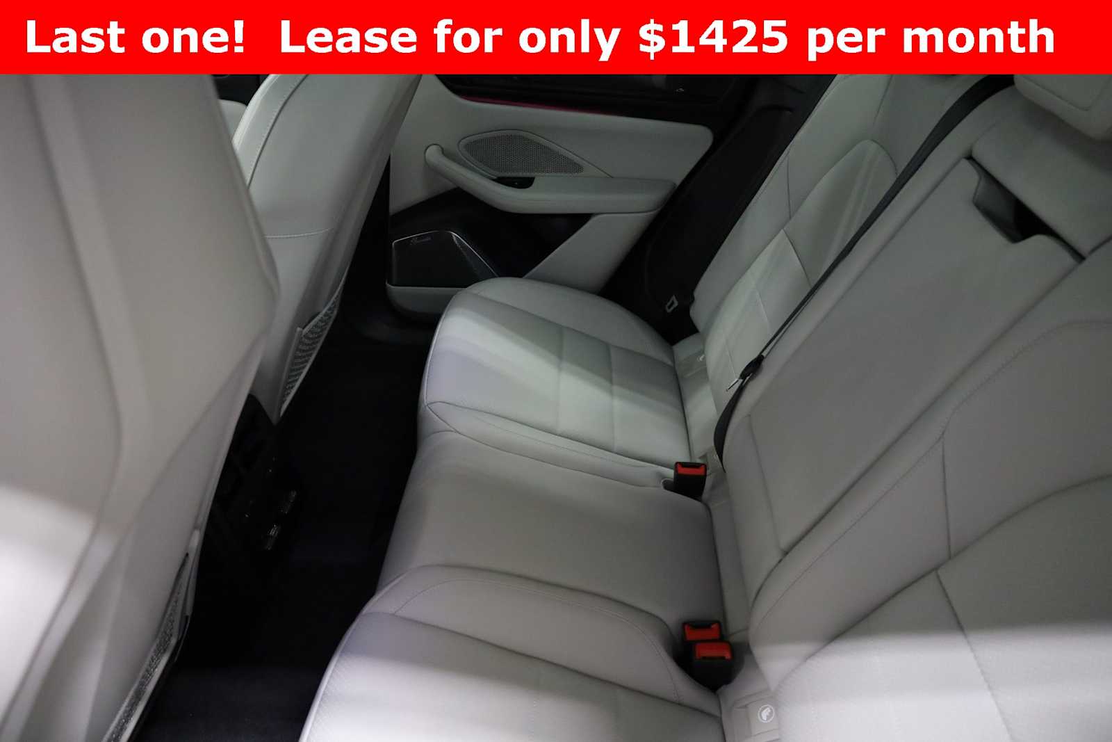 Thumbnail: 2025 Porsche Macan - 34