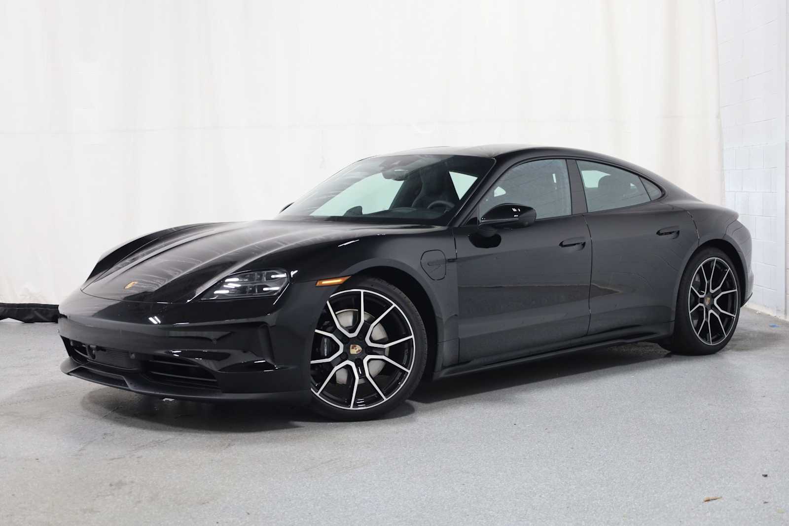 Thumbnail: 2025 Porsche Taycan - 1