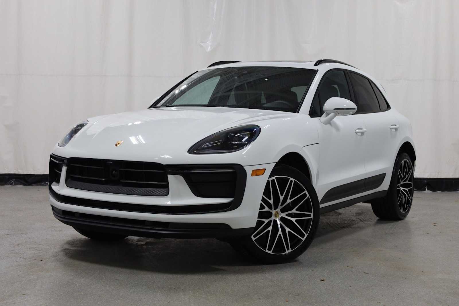Thumbnail: 2026 Porsche Macan - 1