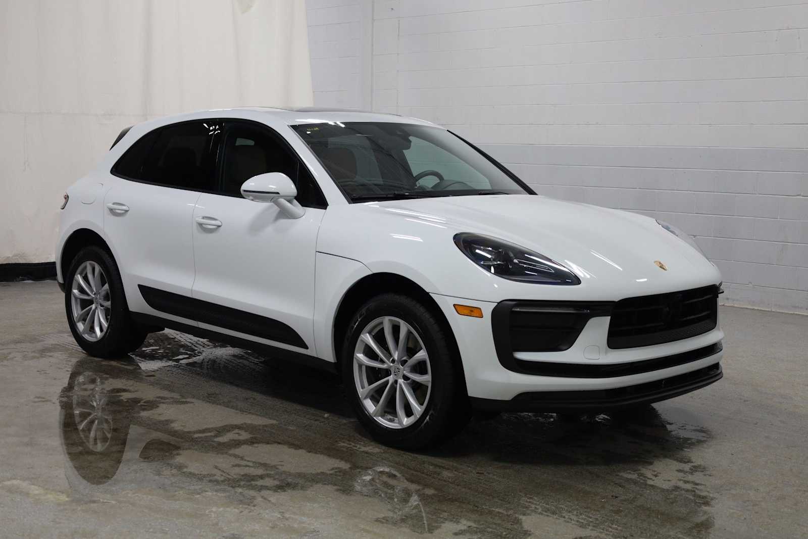 Thumbnail: 2026 Porsche Macan - 13