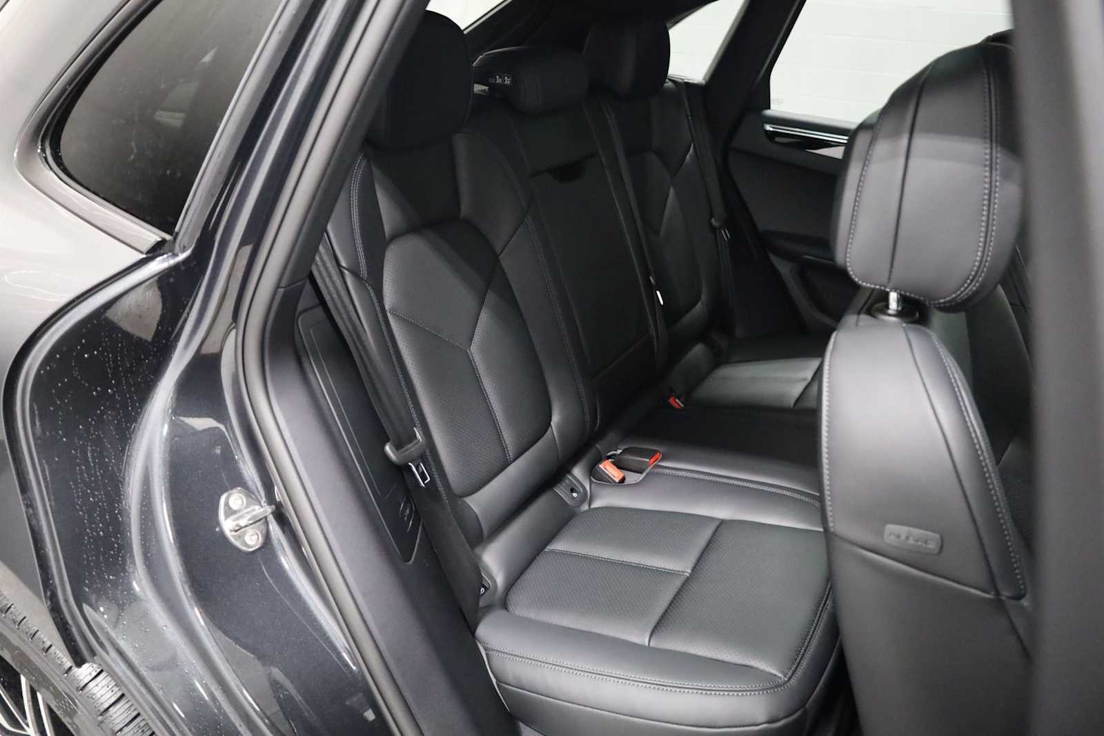 Thumbnail: 2026 Porsche Macan - 36