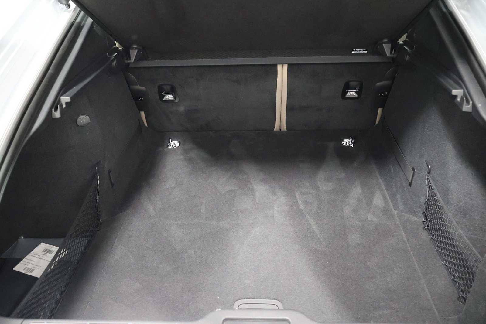 Thumbnail: 2025 Porsche Panamera - 38