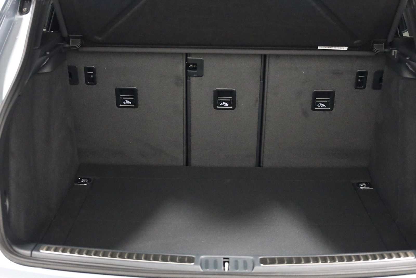 Thumbnail: 2026 Porsche Macan - 41