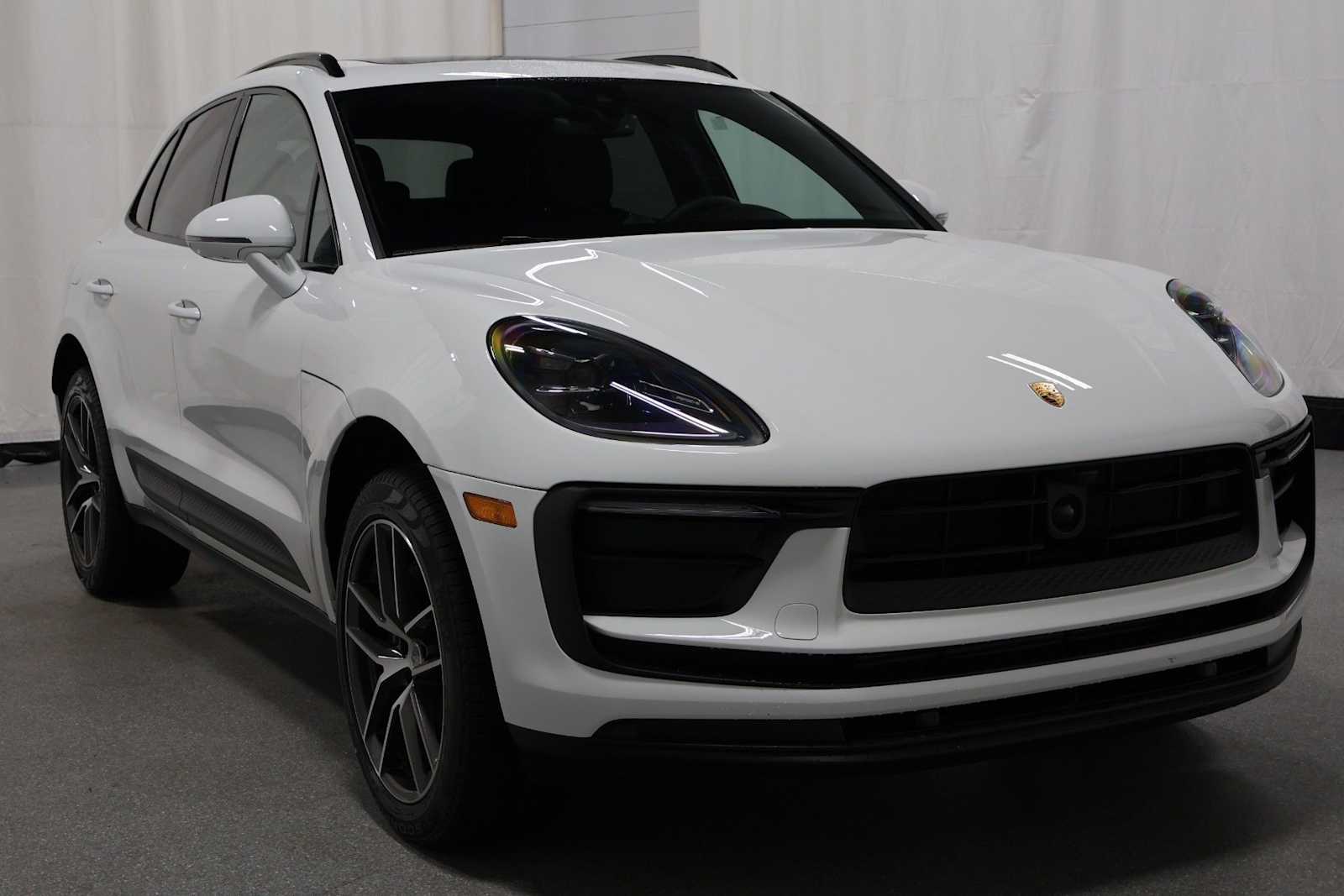 Thumbnail: 2026 Porsche Macan - 13