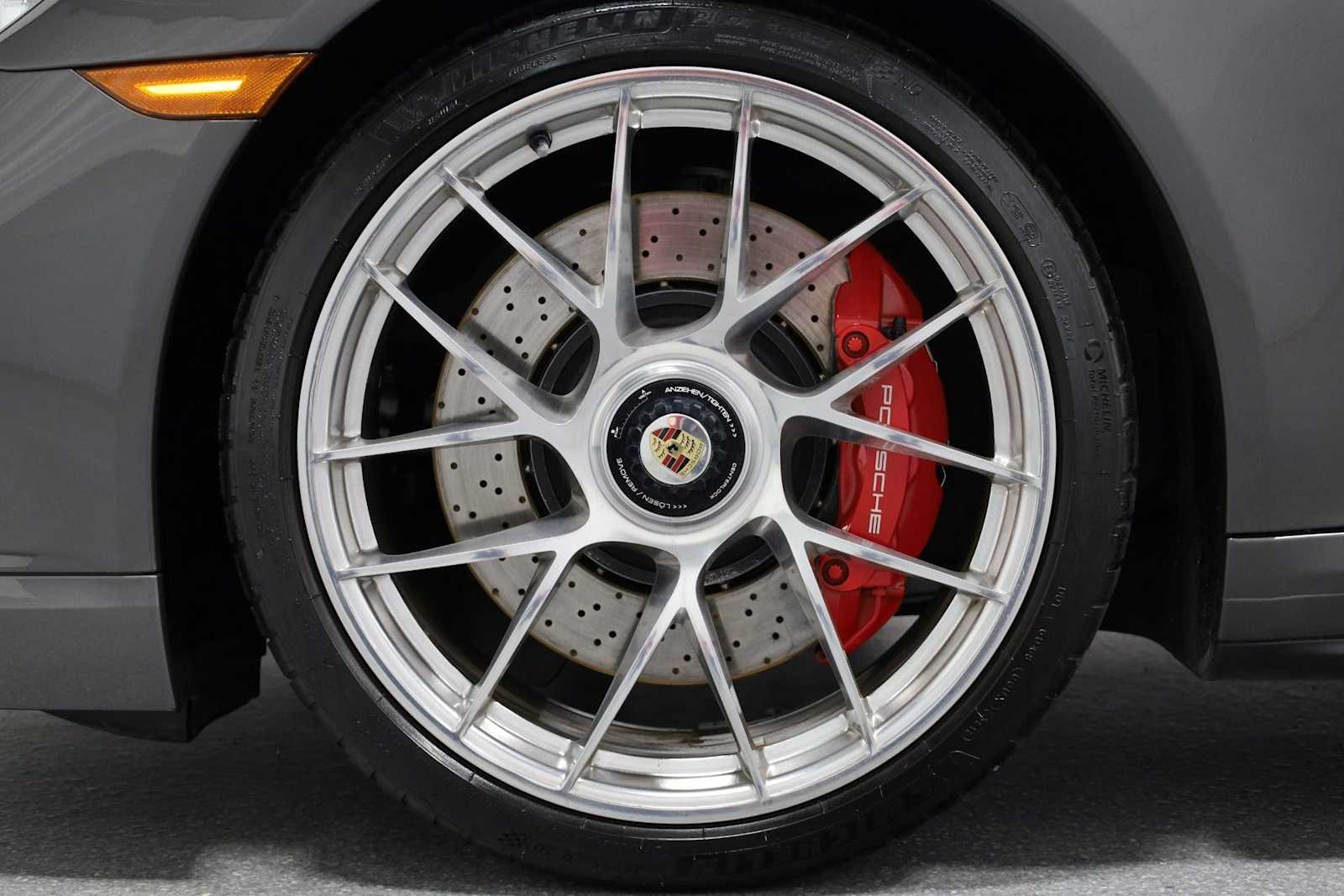 Thumbnail: 2019 Porsche 911 - 39