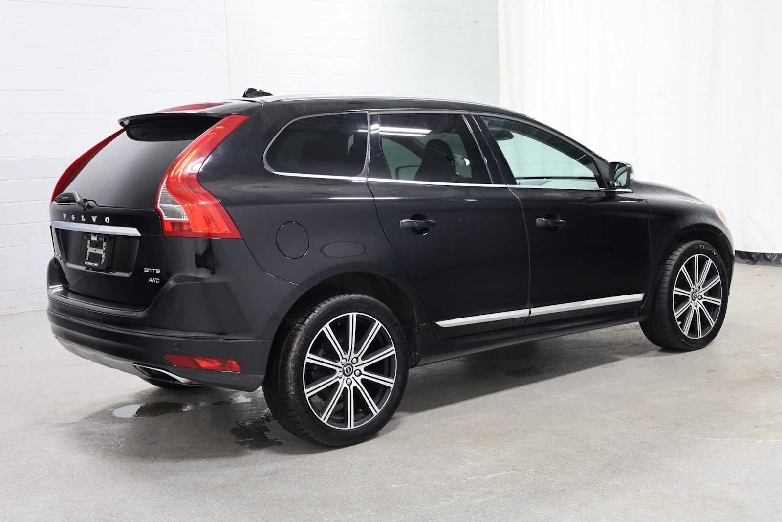 Thumbnail: 2016 Volvo XC60 - 9