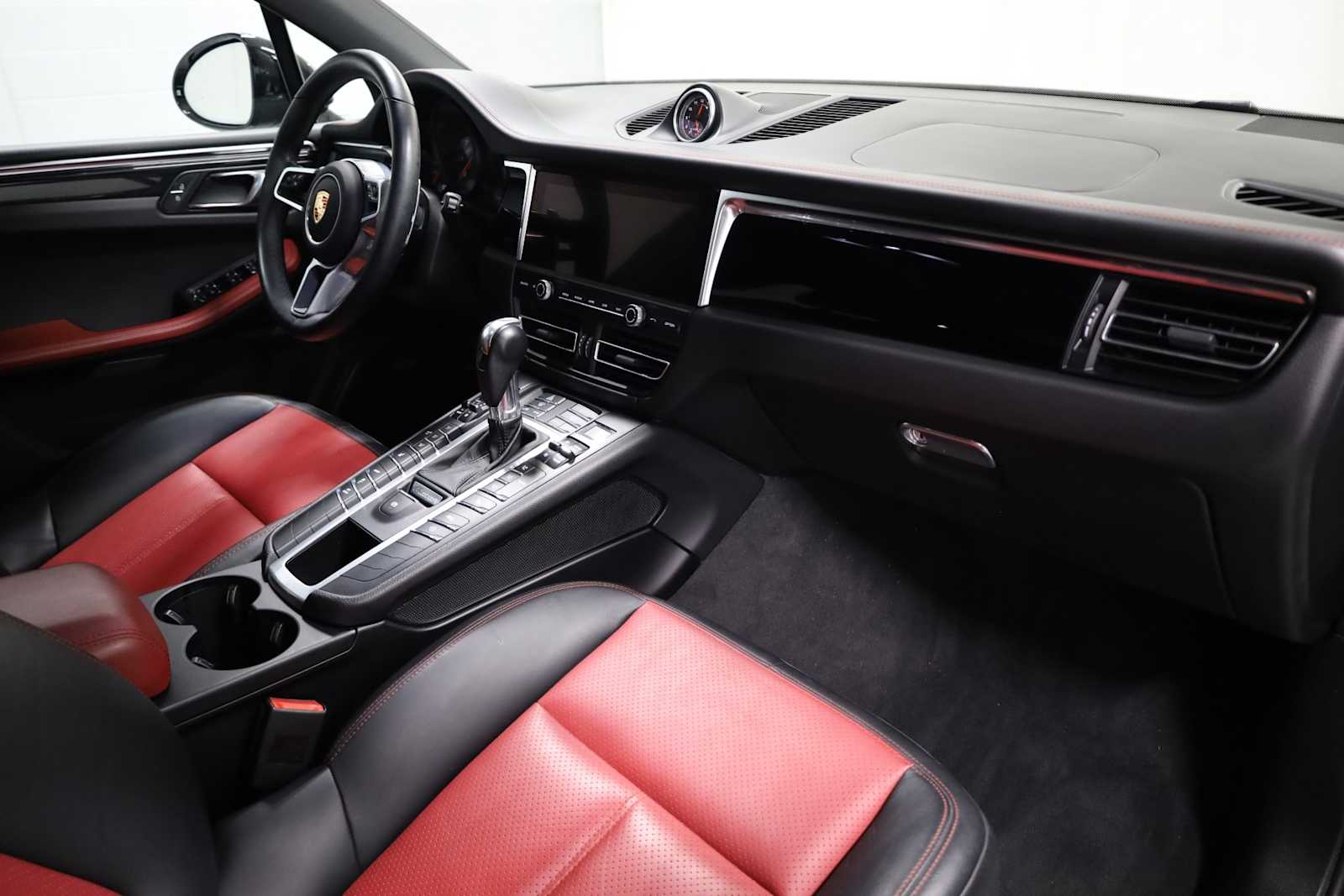 Thumbnail: 2020 Porsche Macan - 6