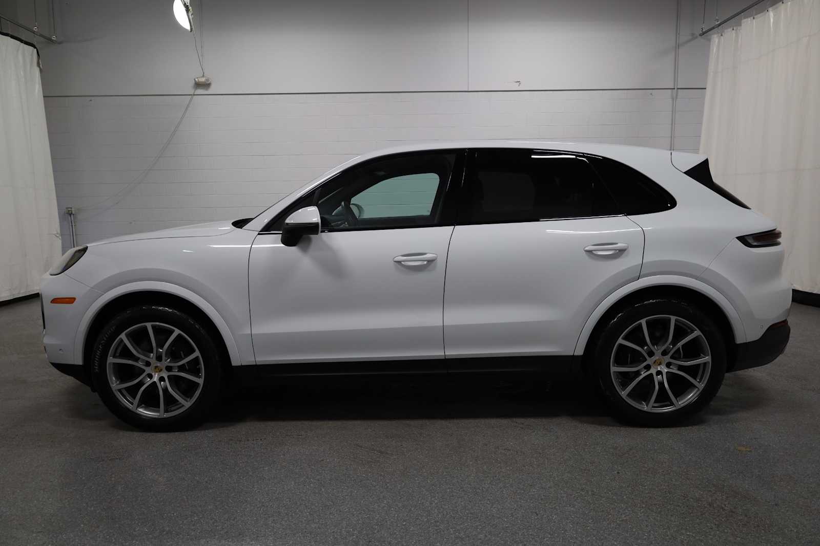 Thumbnail: 2024 Porsche Cayenne - 2