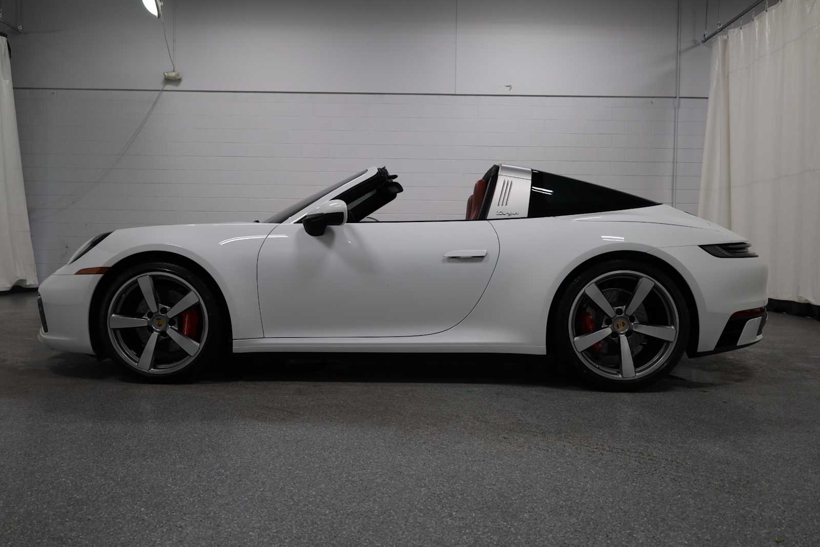 Thumbnail: 2024 Porsche 911 - 2