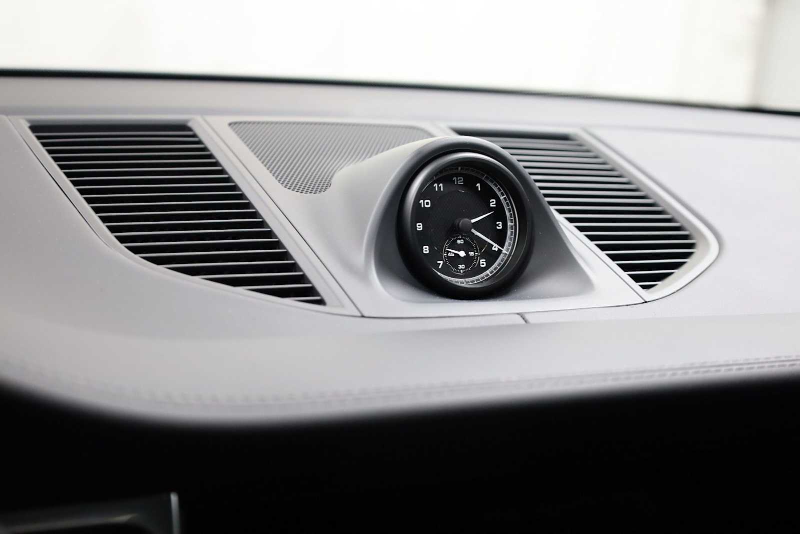 Thumbnail: 2026 Porsche Macan - 18