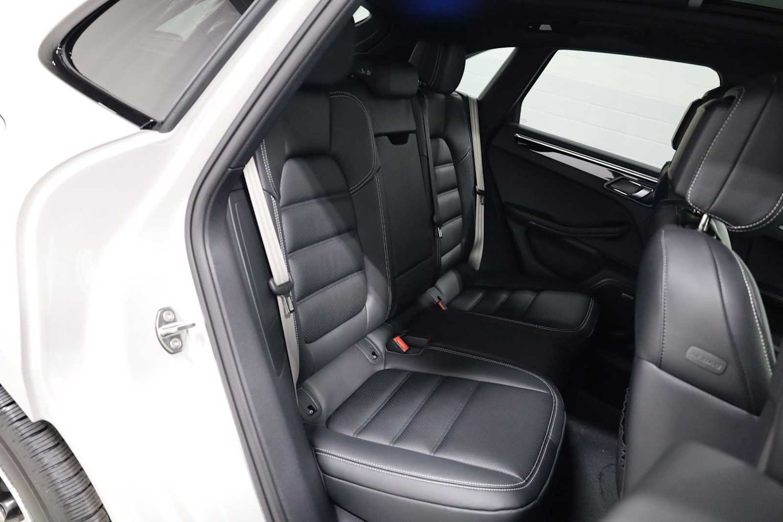 Thumbnail: 2026 Porsche Macan - 37