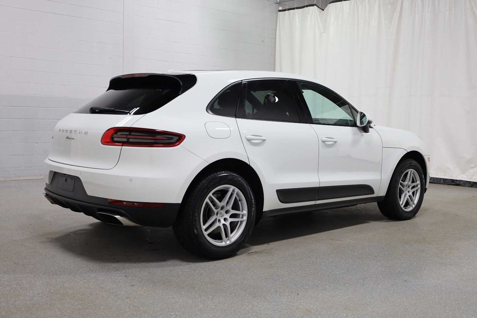 Thumbnail: 2017 Porsche Macan - 9