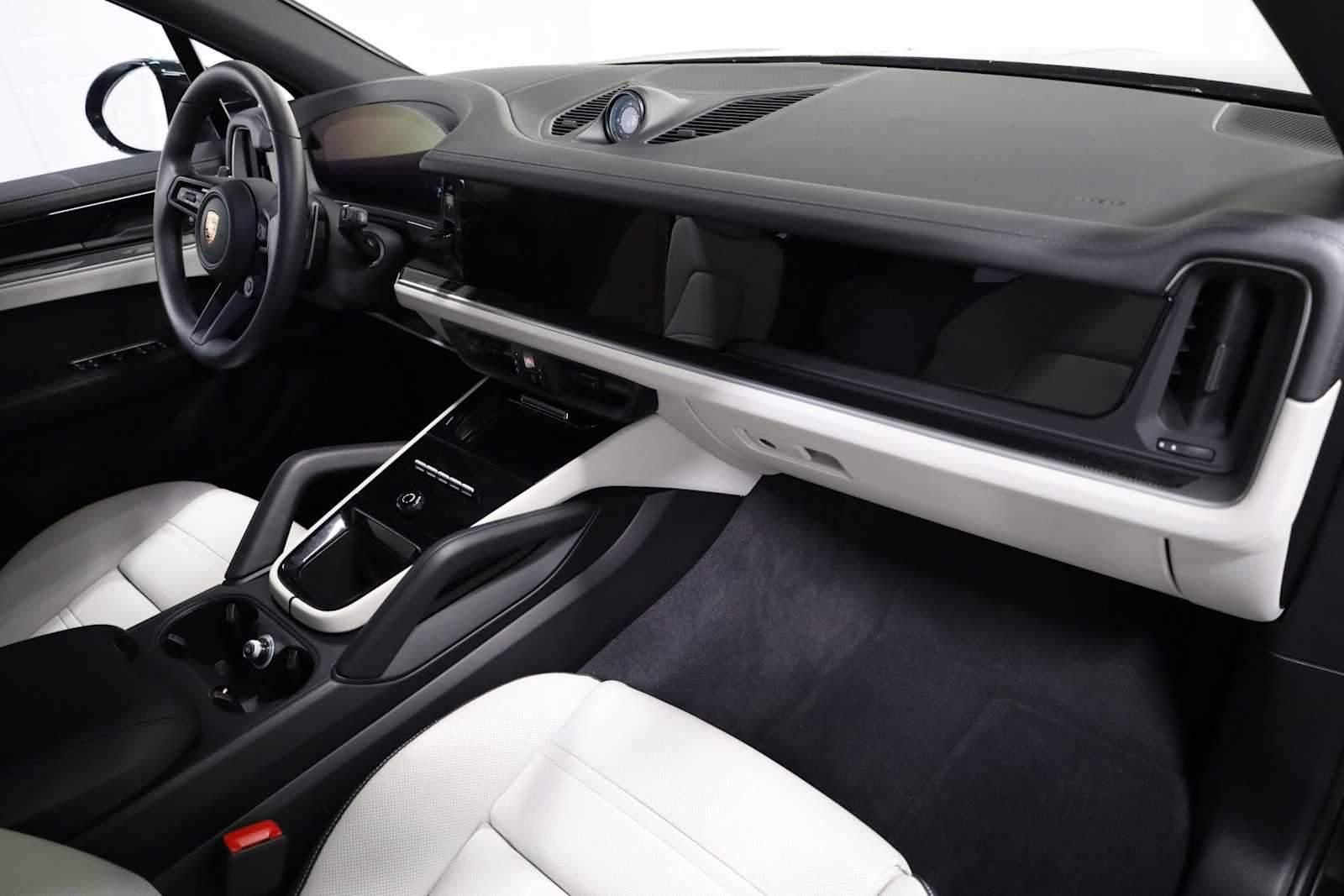 Thumbnail: 2025 Porsche Cayenne - 6