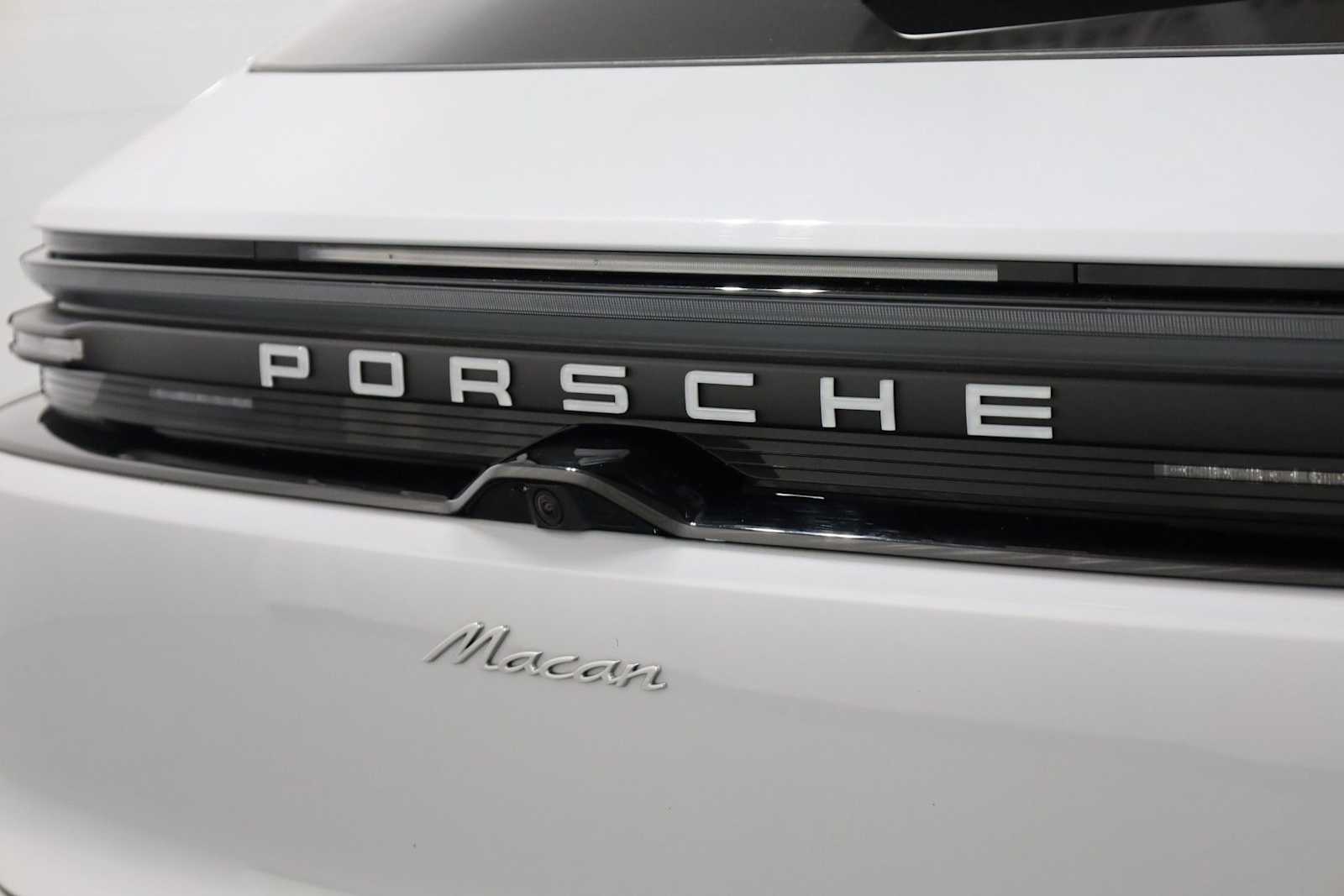 Thumbnail: 2025 Porsche Macan - 8