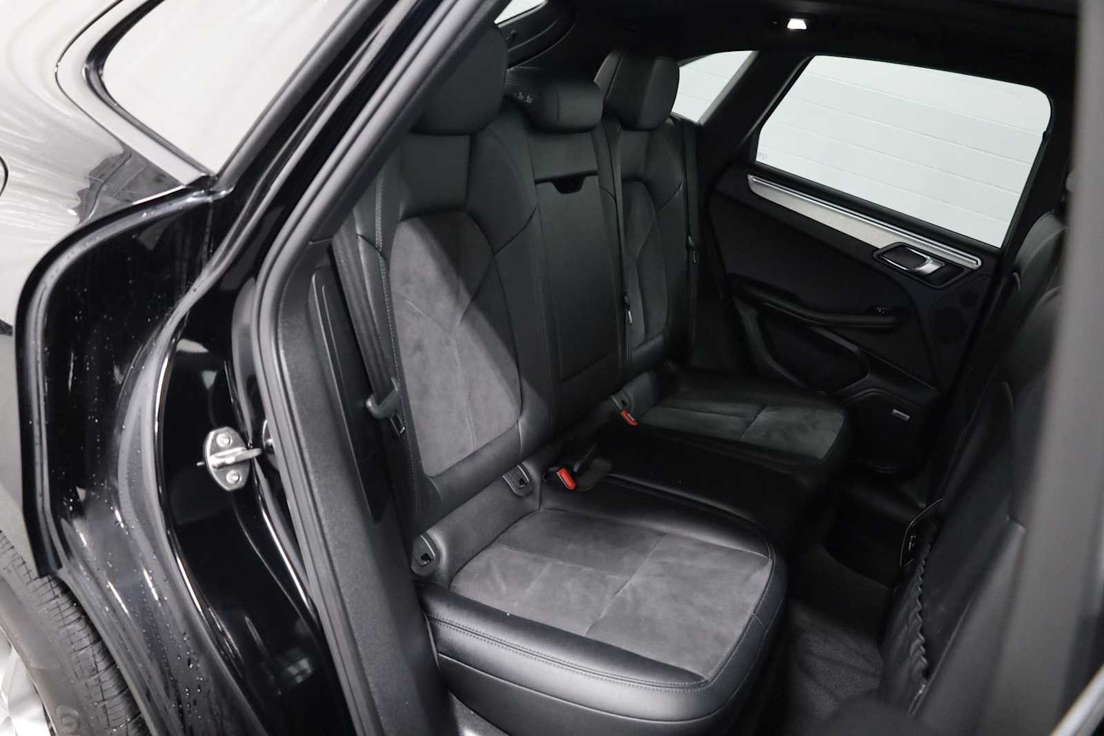 Thumbnail: 2018 Porsche Macan - 37