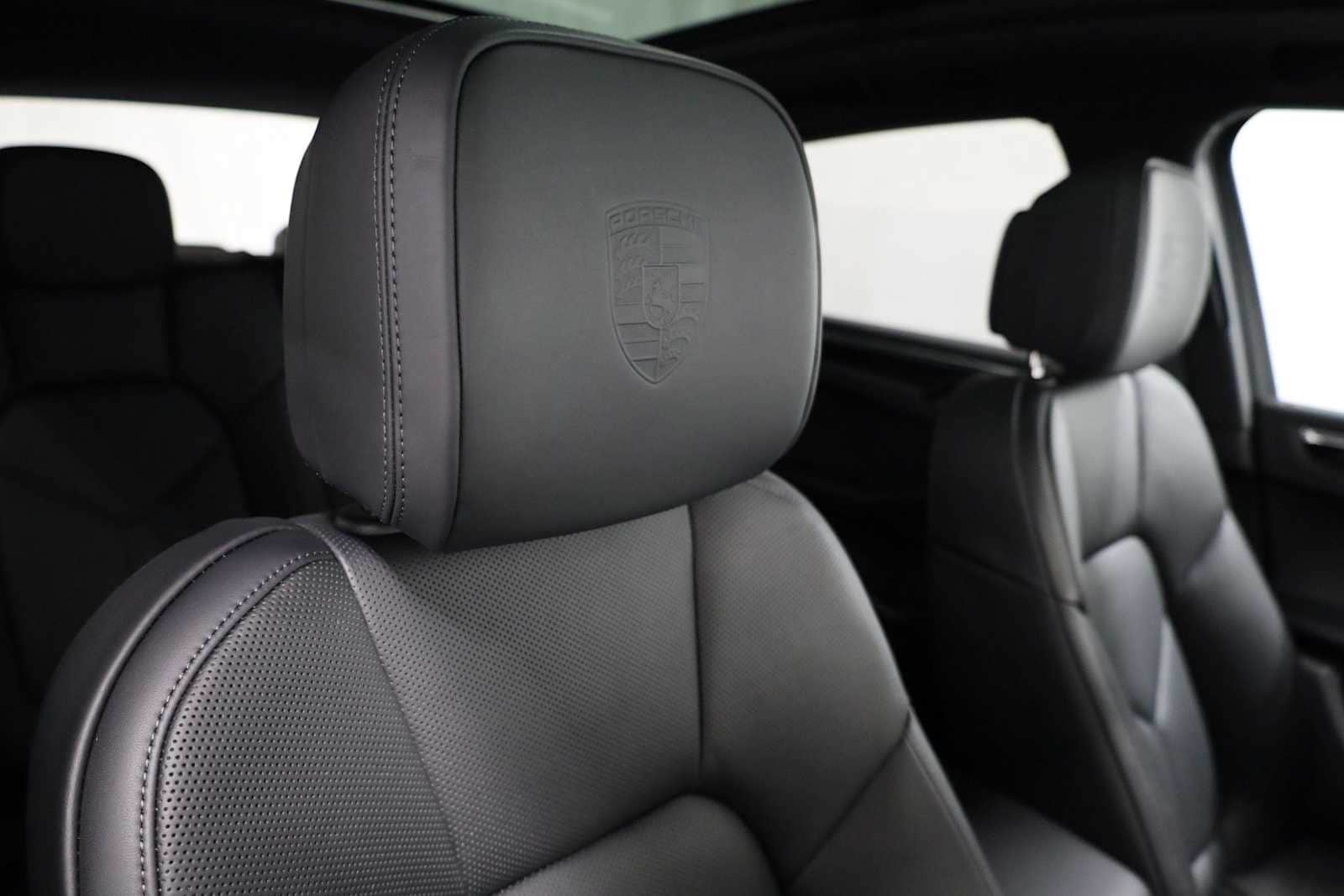 Thumbnail: 2026 Porsche Macan - 22