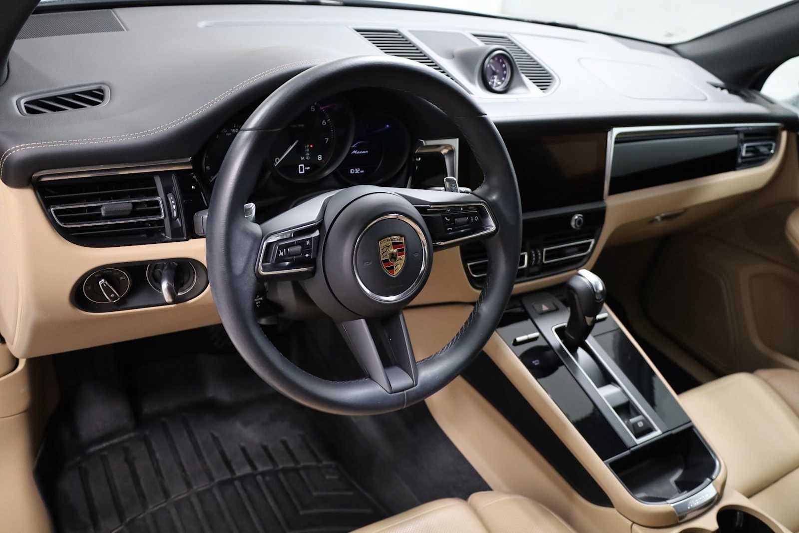 Thumbnail: 2023 Porsche Macan - 4