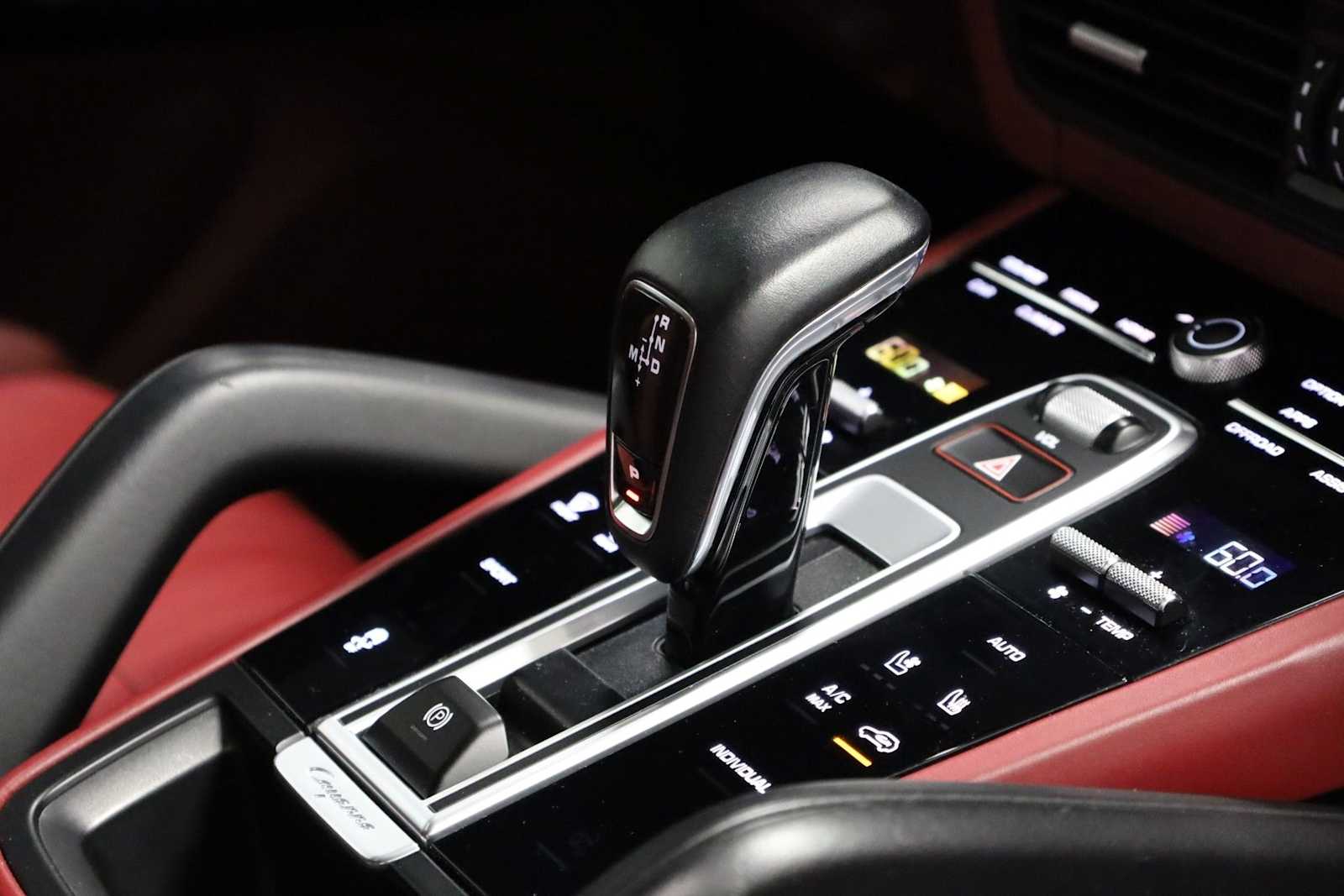 Thumbnail: 2022 Porsche Cayenne - 21