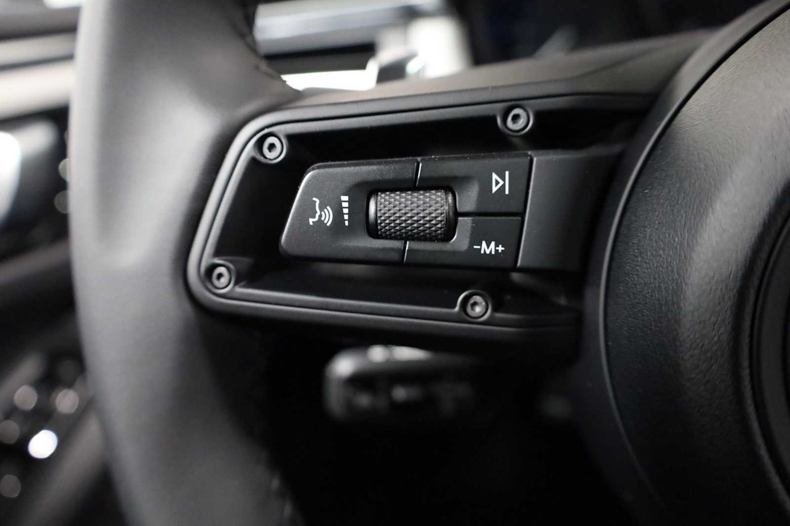 Thumbnail: 2026 Porsche Macan - 27