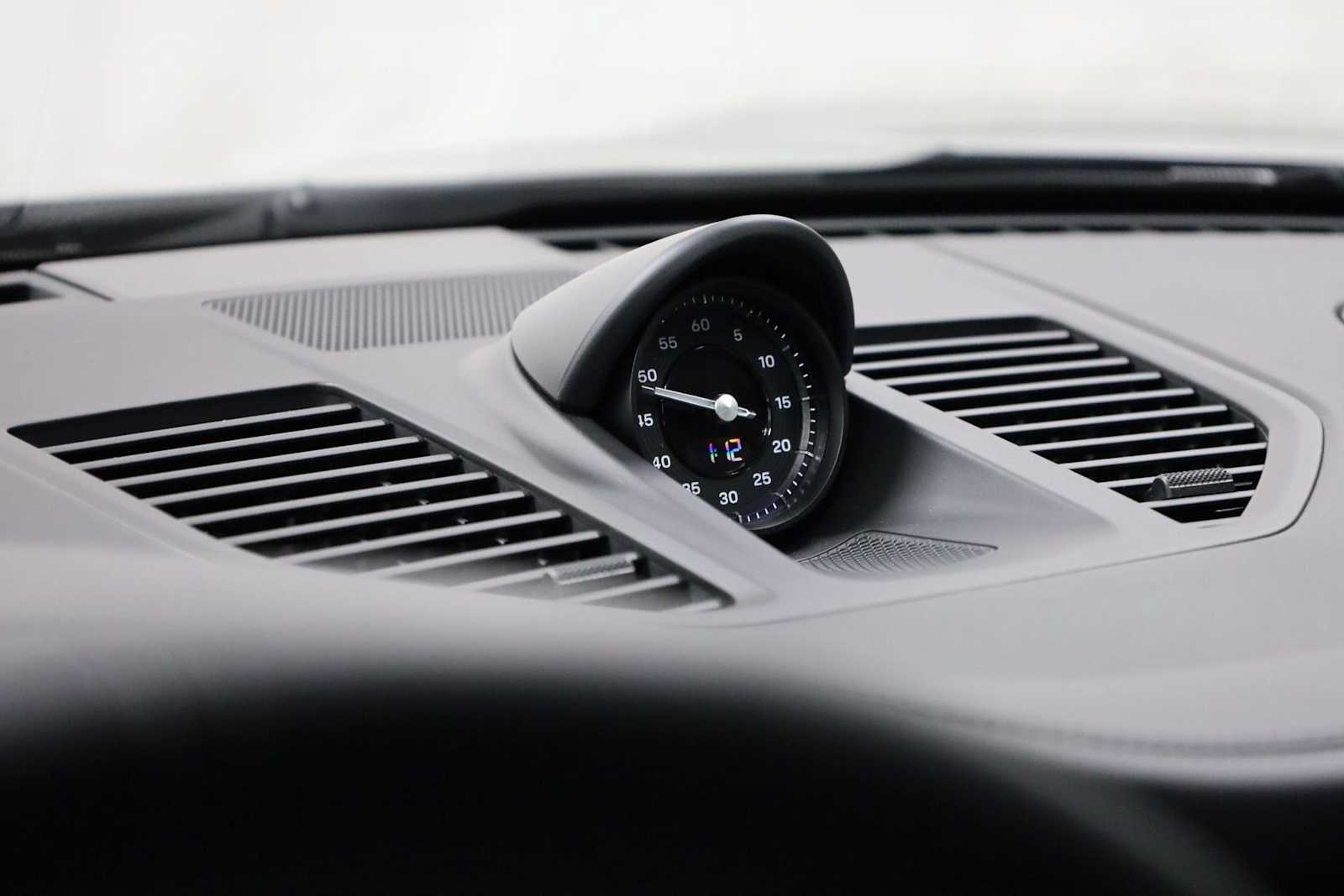 Thumbnail: 2025 Porsche 911 - 19