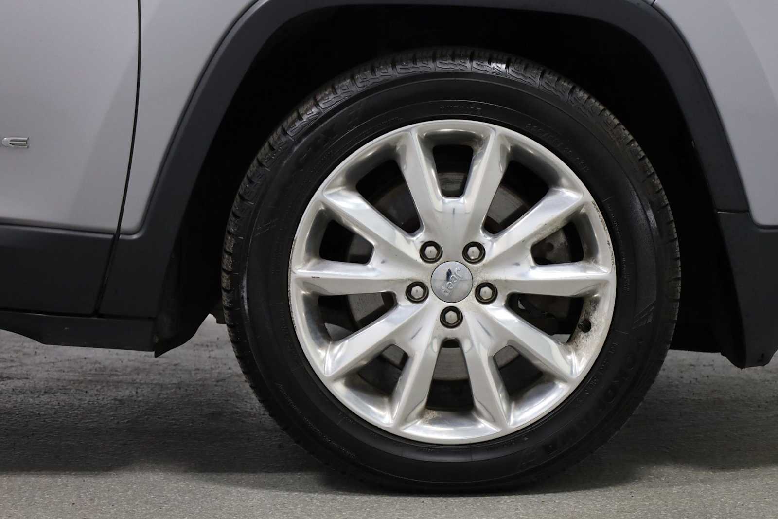 Thumbnail: 2016 Jeep Cherokee - 12