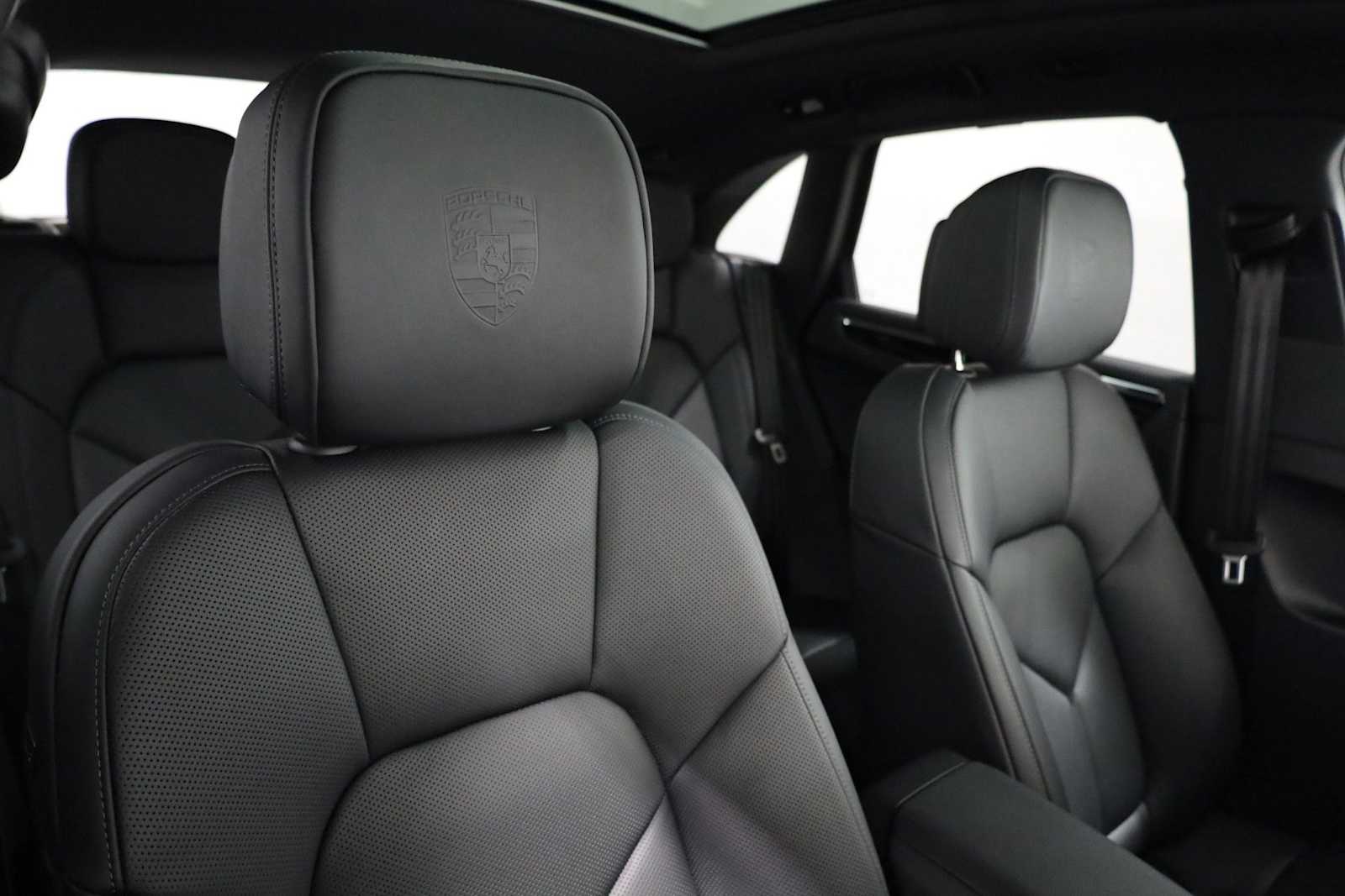 Thumbnail: 2026 Porsche Macan - 22