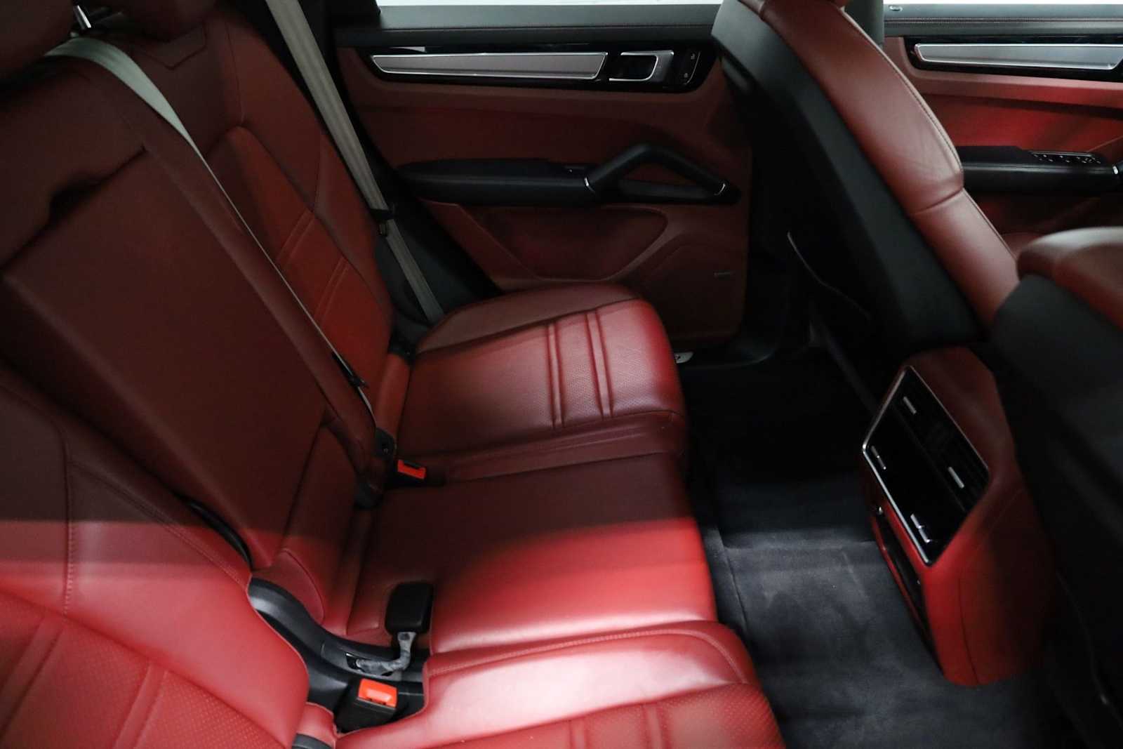 Thumbnail: 2022 Porsche Cayenne - 36