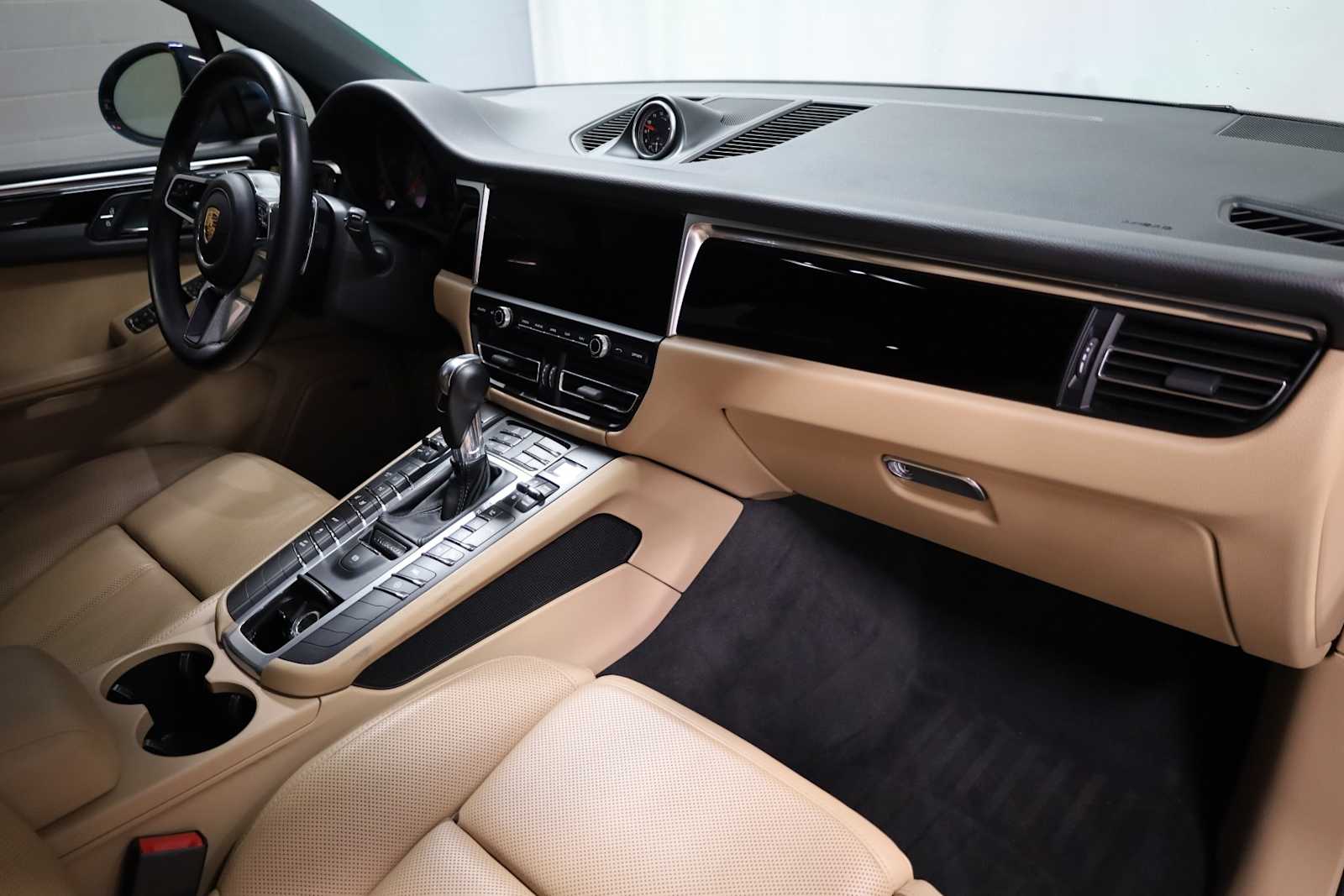 Thumbnail: 2020 Porsche Macan - 6