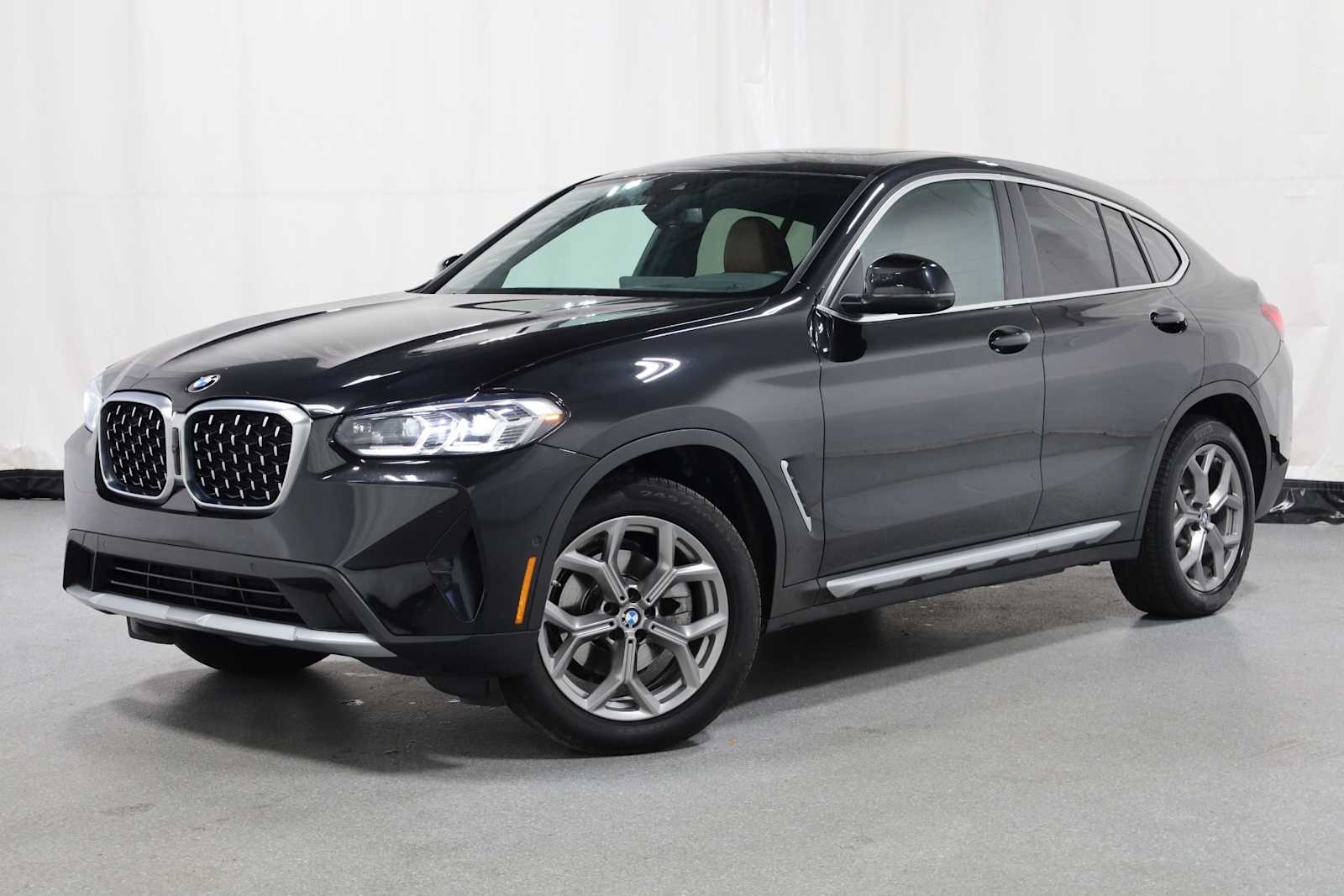 Thumbnail: 2022 BMW X4 - 1