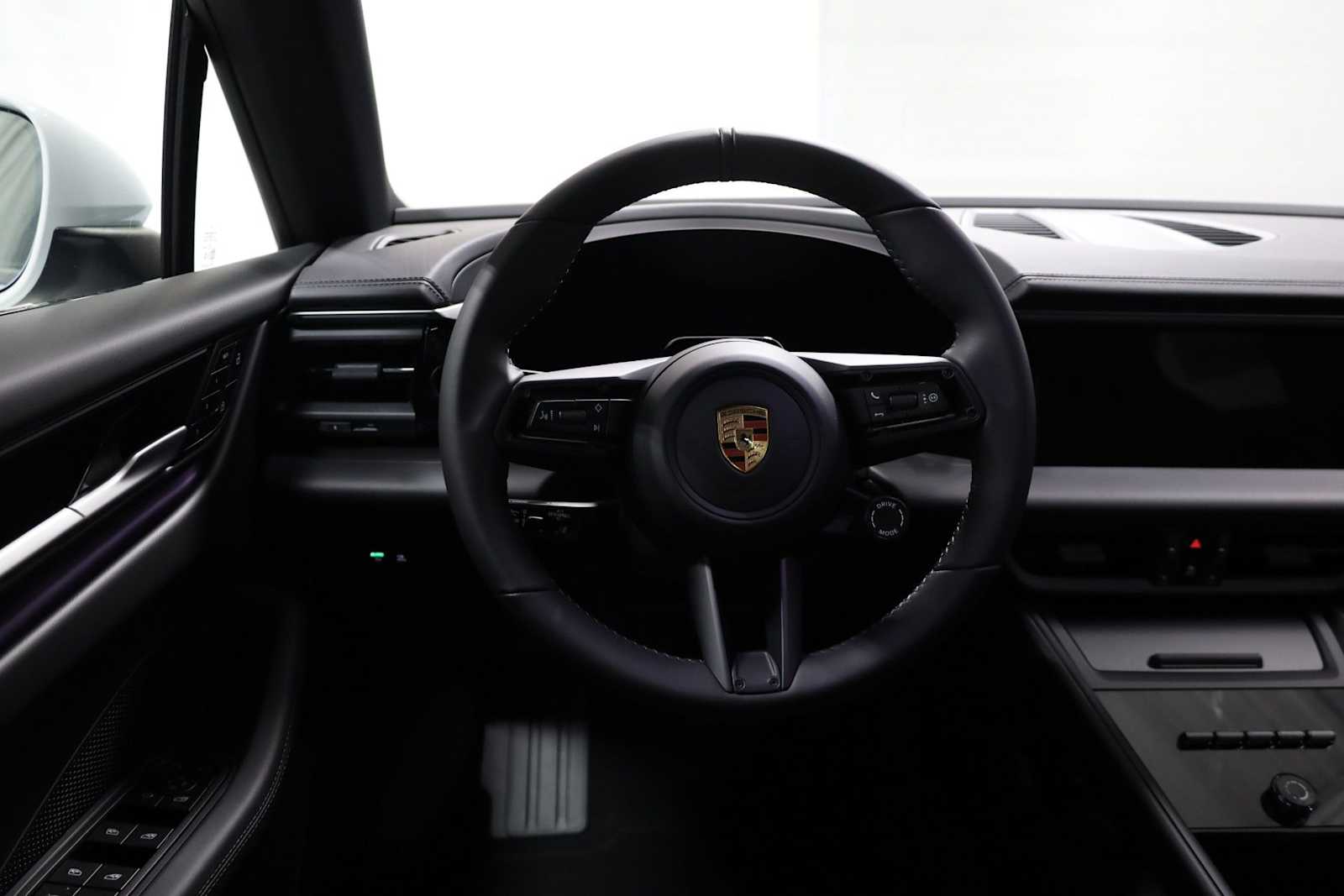 Thumbnail: 2026 Porsche Macan - 23