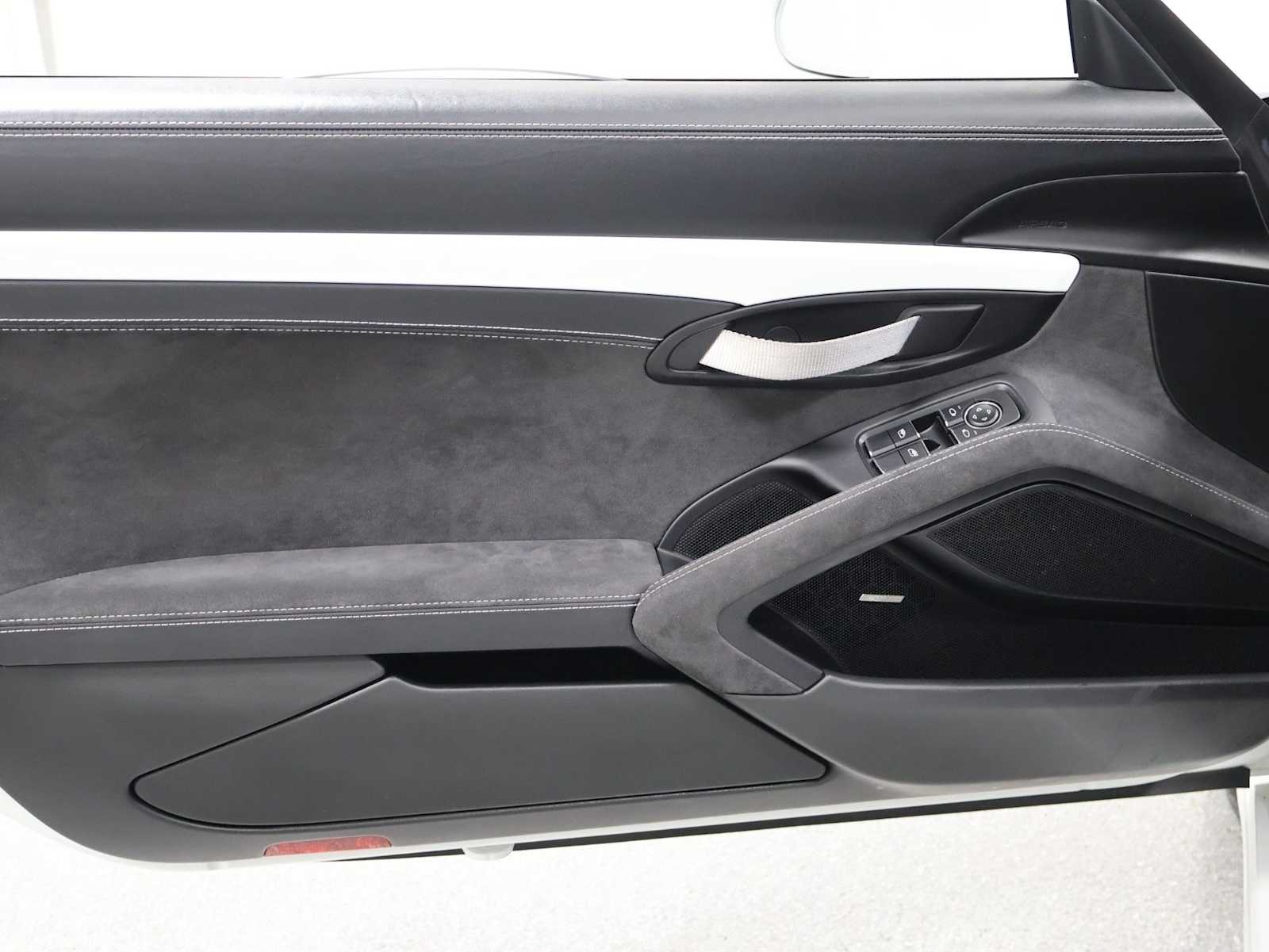 Thumbnail: 2016 Porsche Boxster - 16