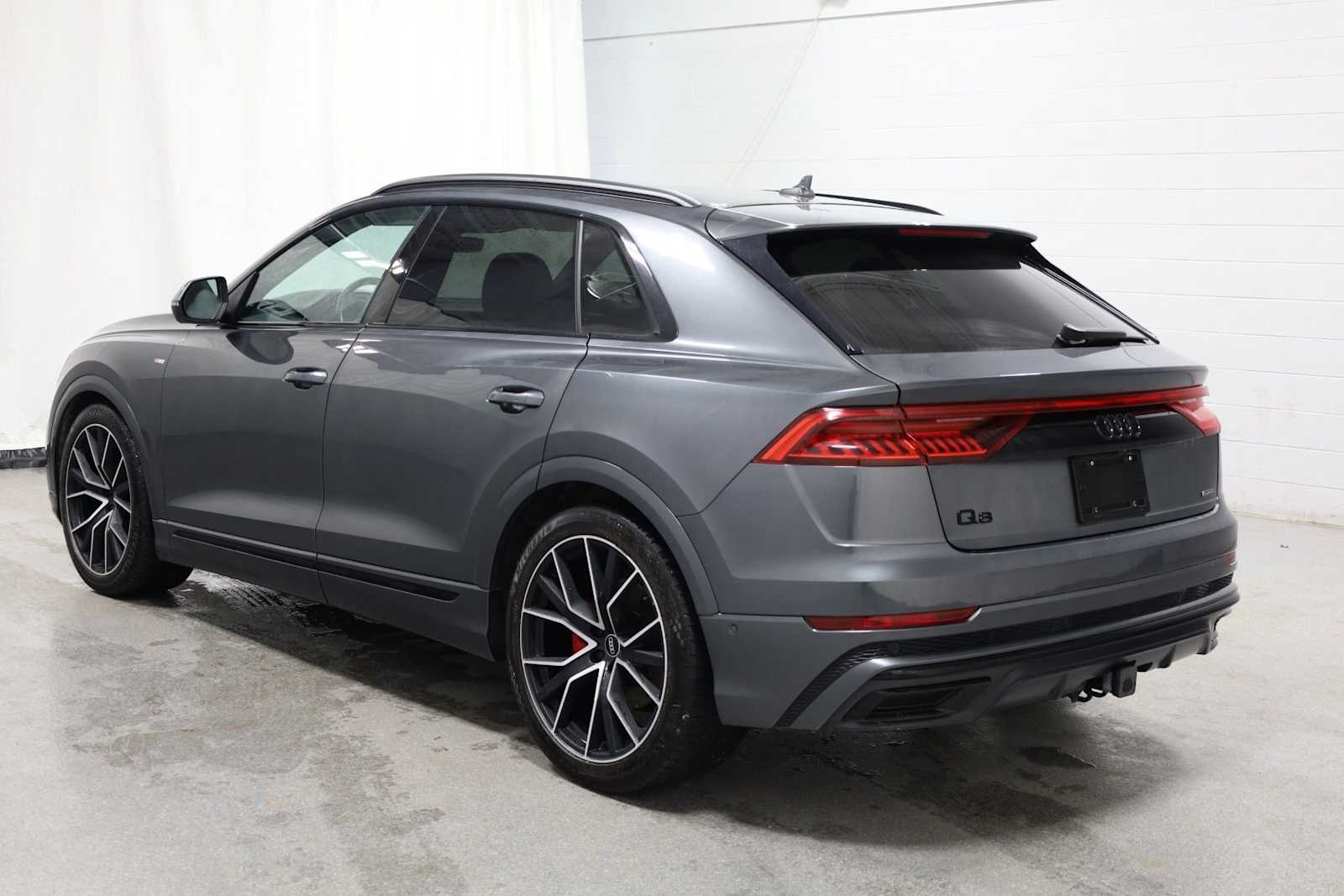 Thumbnail: 2021 Audi Q8 - 3